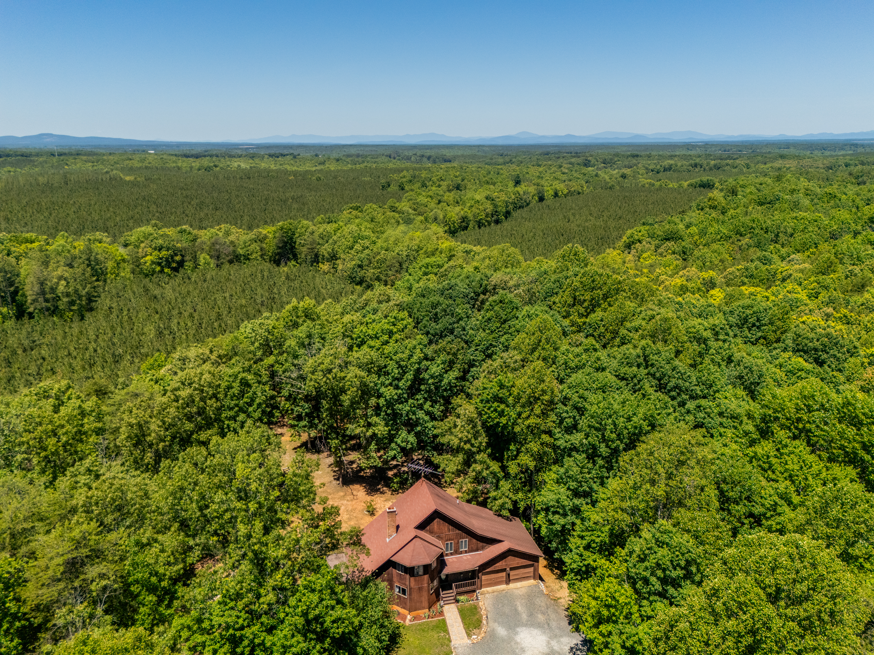 Scenic Retreat: Bask in breathtaking forest views from this charming home, your nature escape awaits!