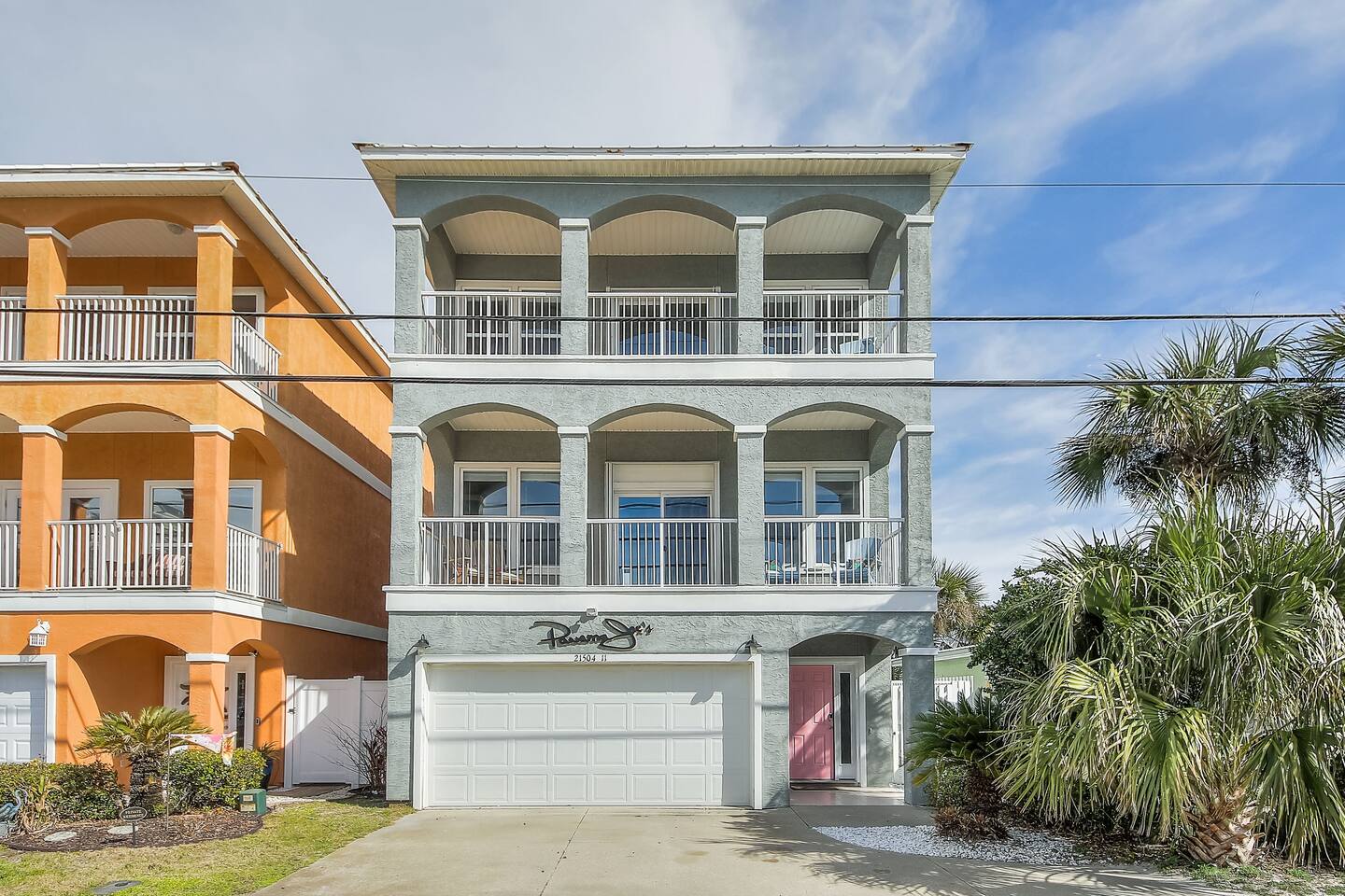 Panama Joe's Beach House is the end unit which means it has the very best ocean views!