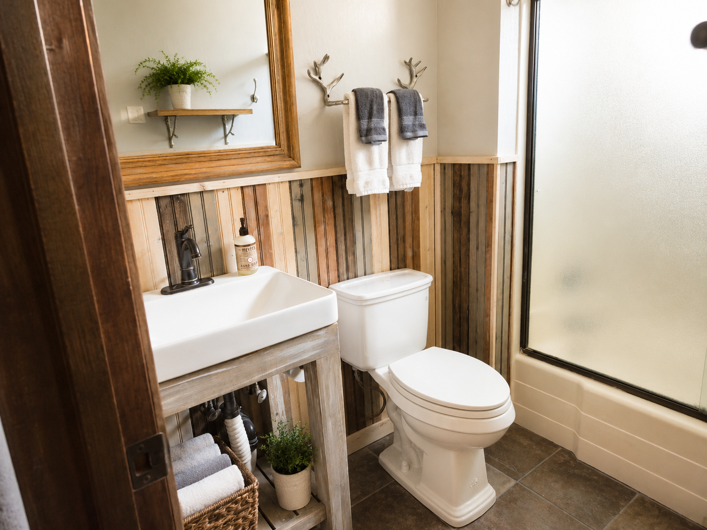 There are two full bathrooms in our cabin in North Lake Tahoe.  This one is downstairs and has a bathtub/shower combo,  It will have towels and linens for your use as well as basic toiletries.  