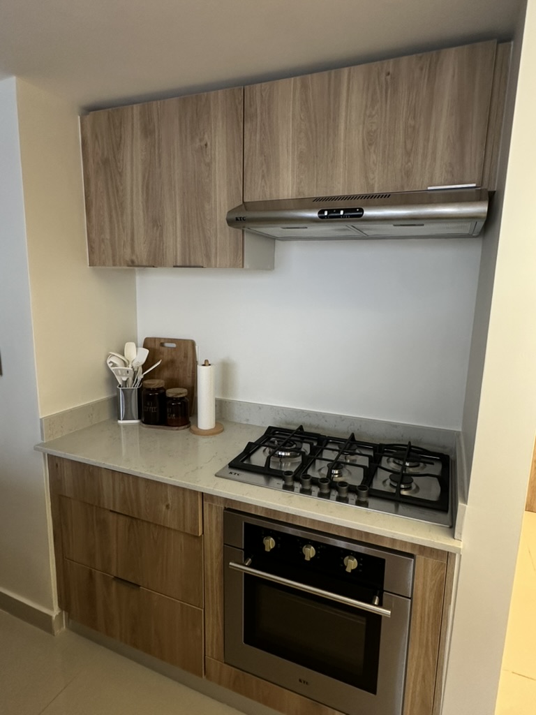 Fully equipped kitchen with full-size refrigerator, gas cooktop, oven, microwave, cookware, and plenty of counter space for meals at home. 🍳☕✨