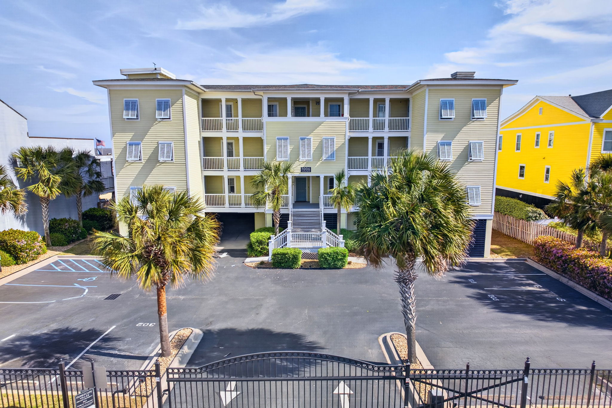 Front of complex | 1006 Ocean Blvd, Isle of Palms, SC | 102 Dunescape | IOP Escapes