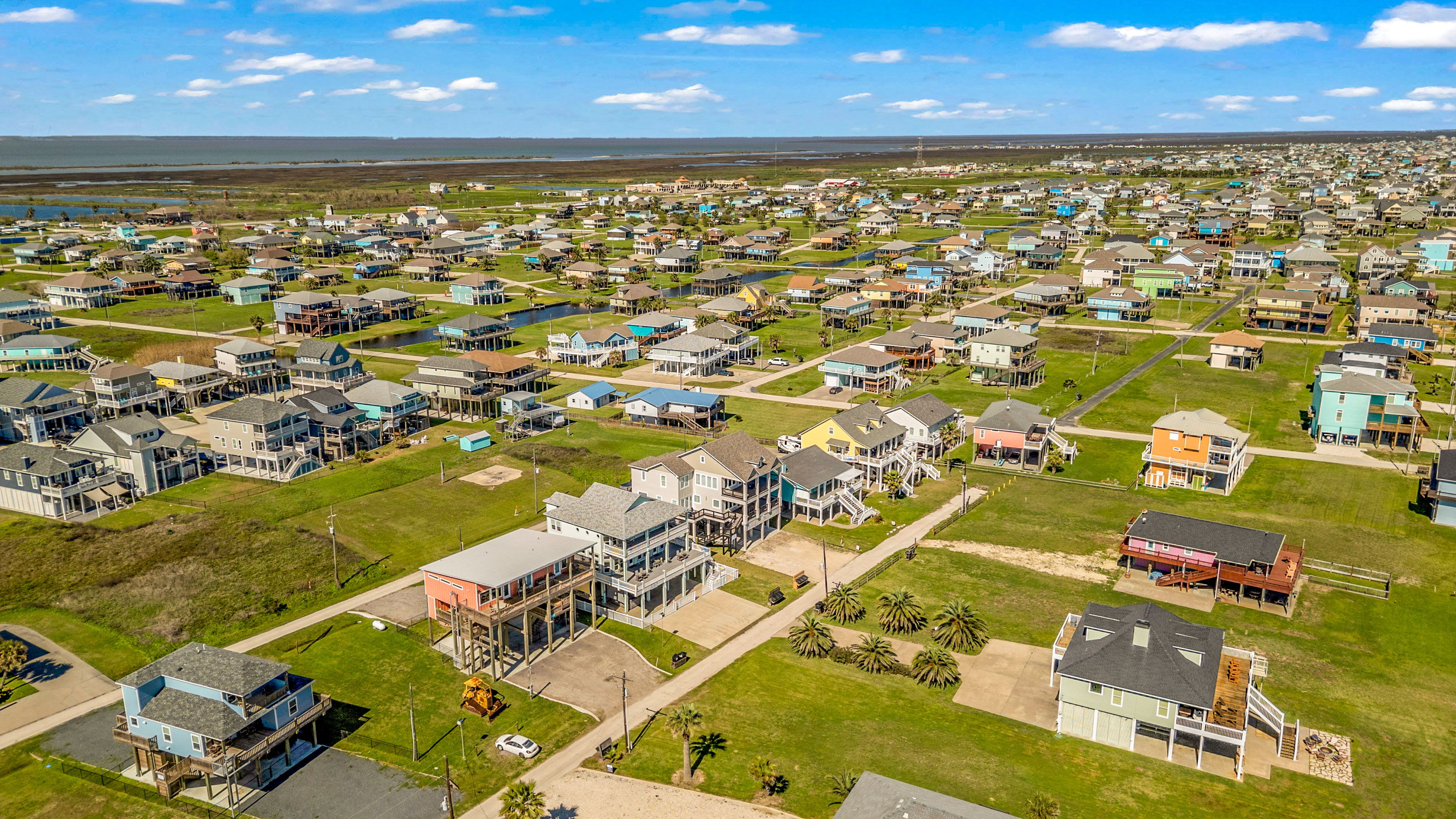 Costa Cristal Exterior: An aerial view reveals the beauty of the estate, highlighting spacious balconies, inviting outdoor areas, and its impressive coastal setting.