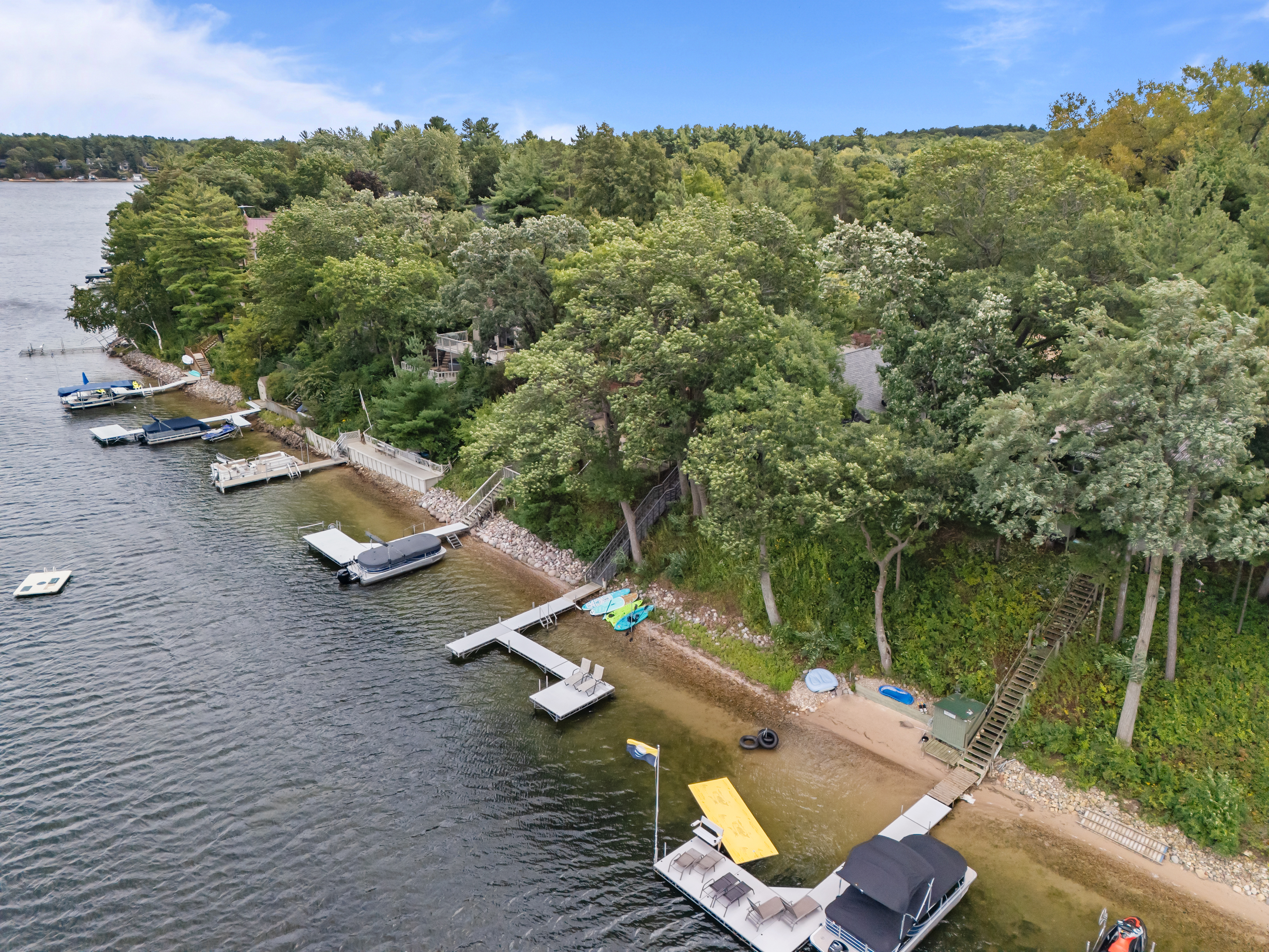 A bird’s-eye view shows how close the neighboring homes are, while still offering your own private space to enjoy.