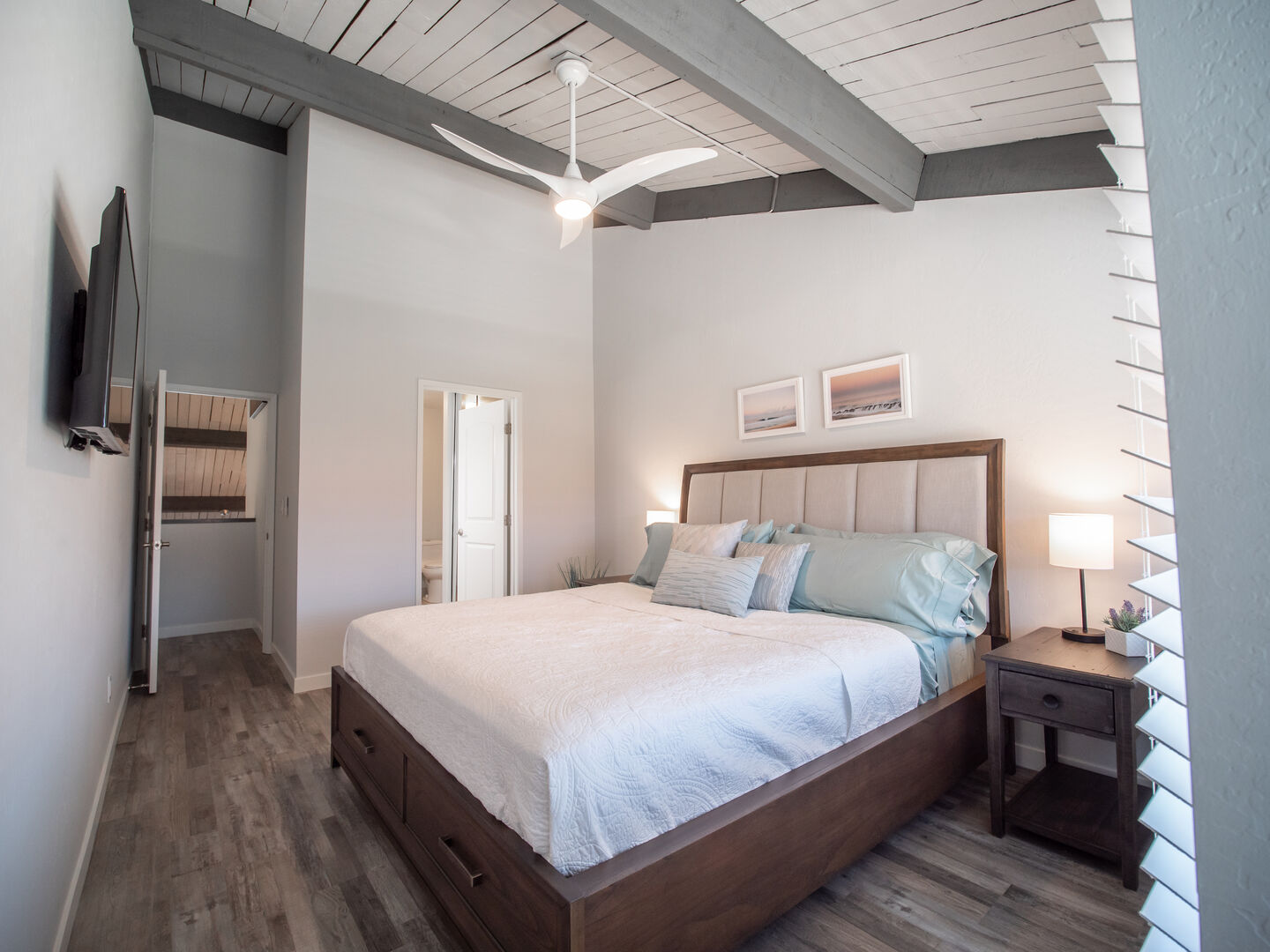 Master Bedroom Cal king-Bed Upstairs