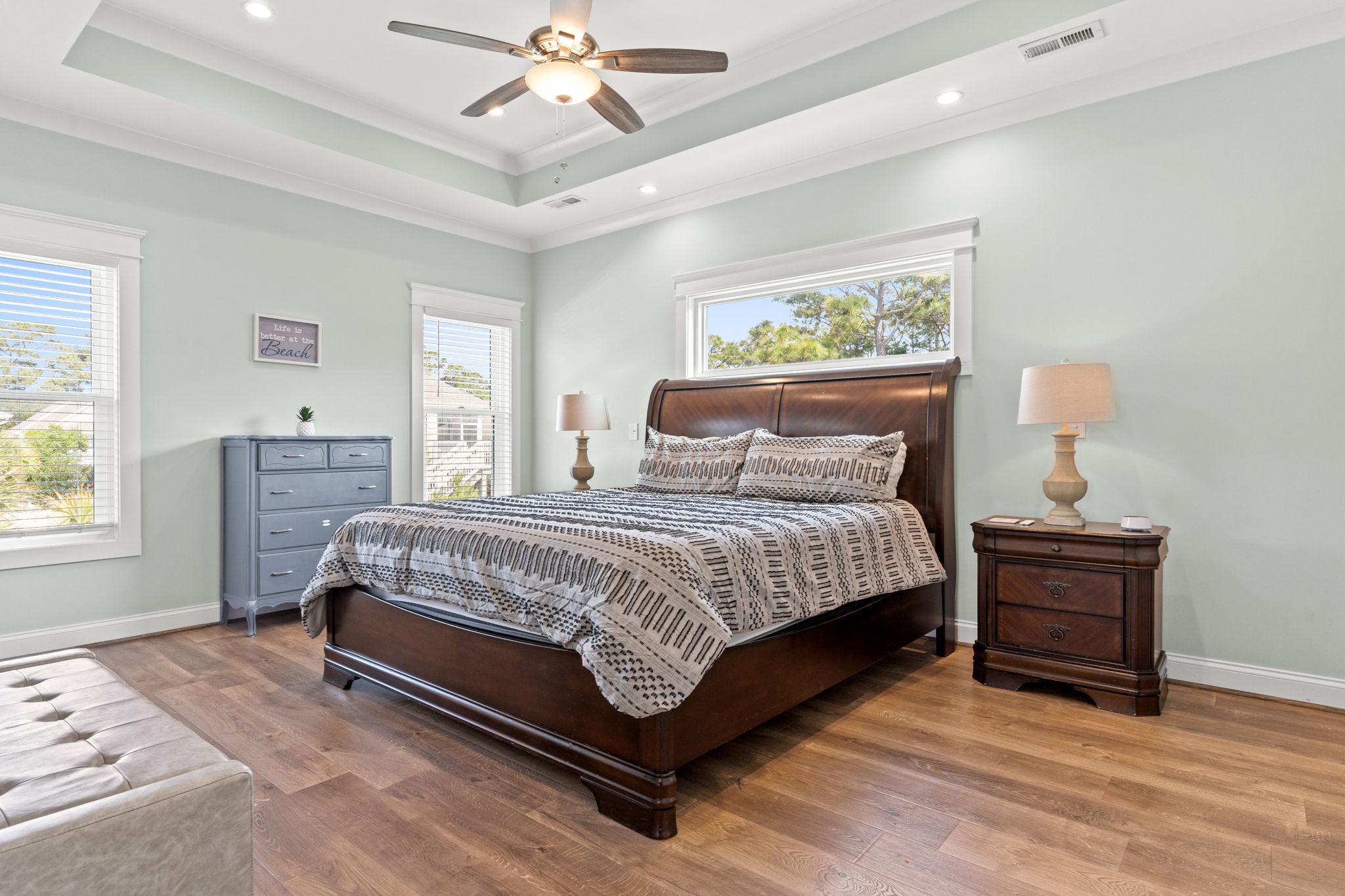 King bedroom w/in-suite bathroom