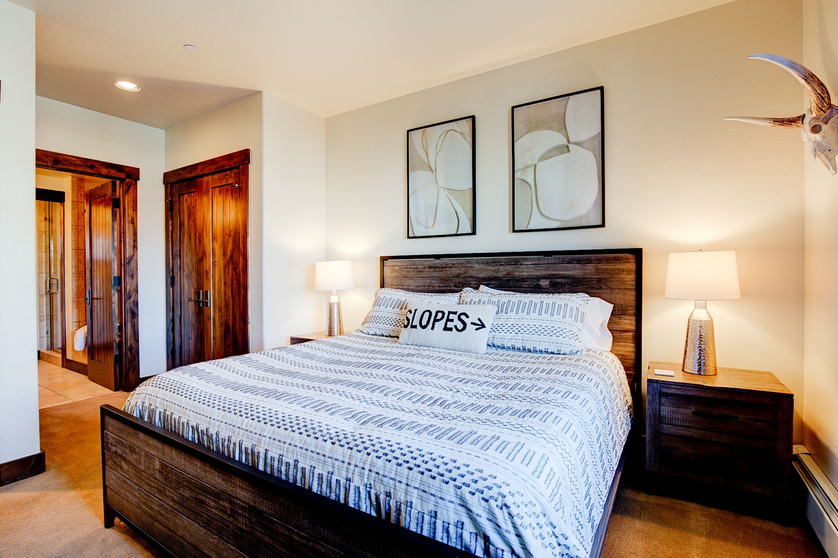 Primary bedroom- king bed with private en suite.