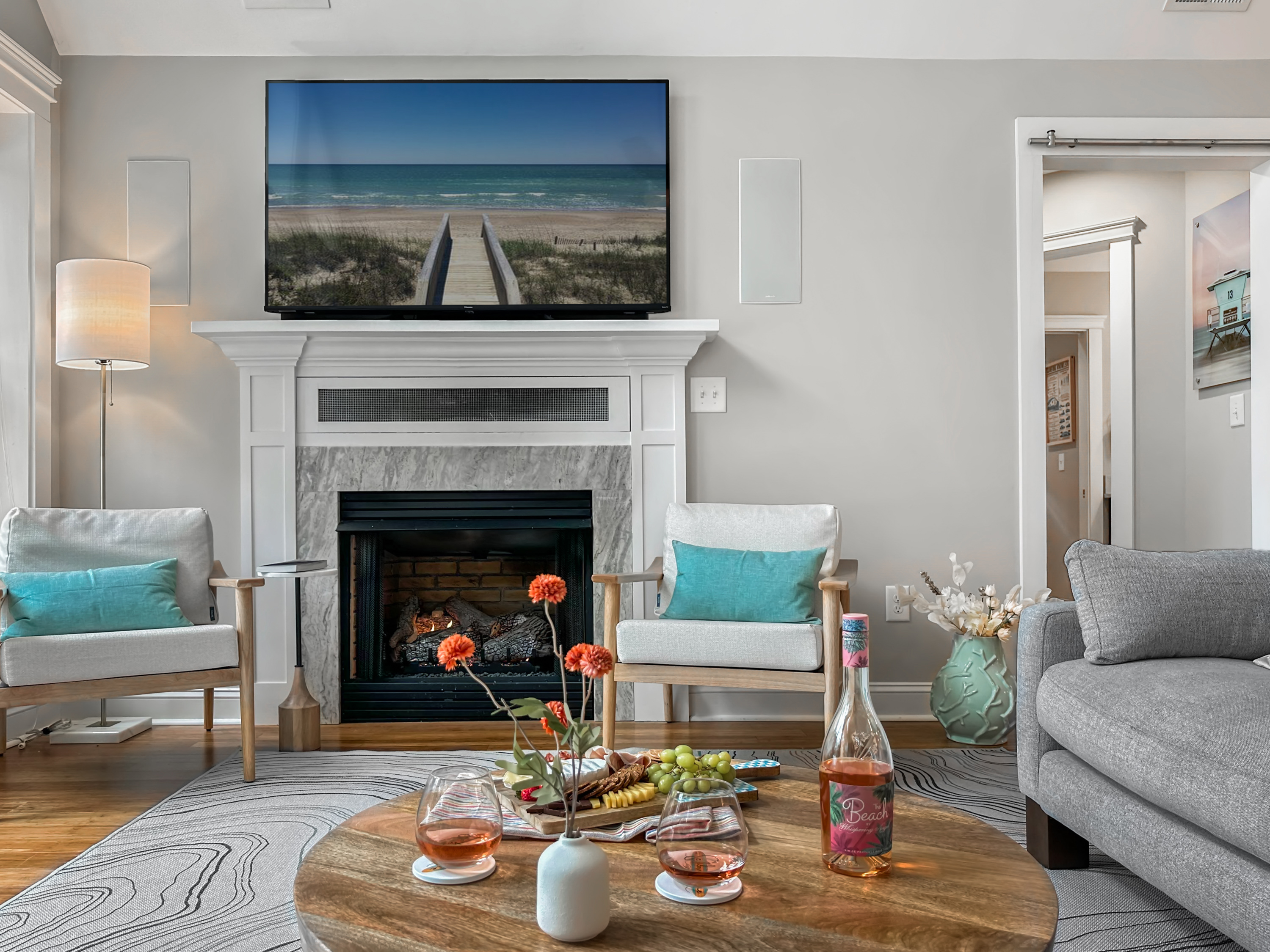 ....and chic coastal decor combine...