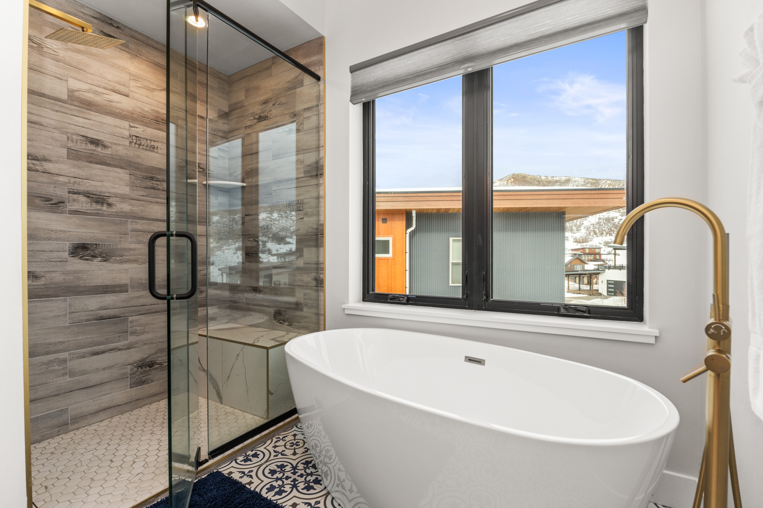 Upper Level - Ensuite Bathroom #1