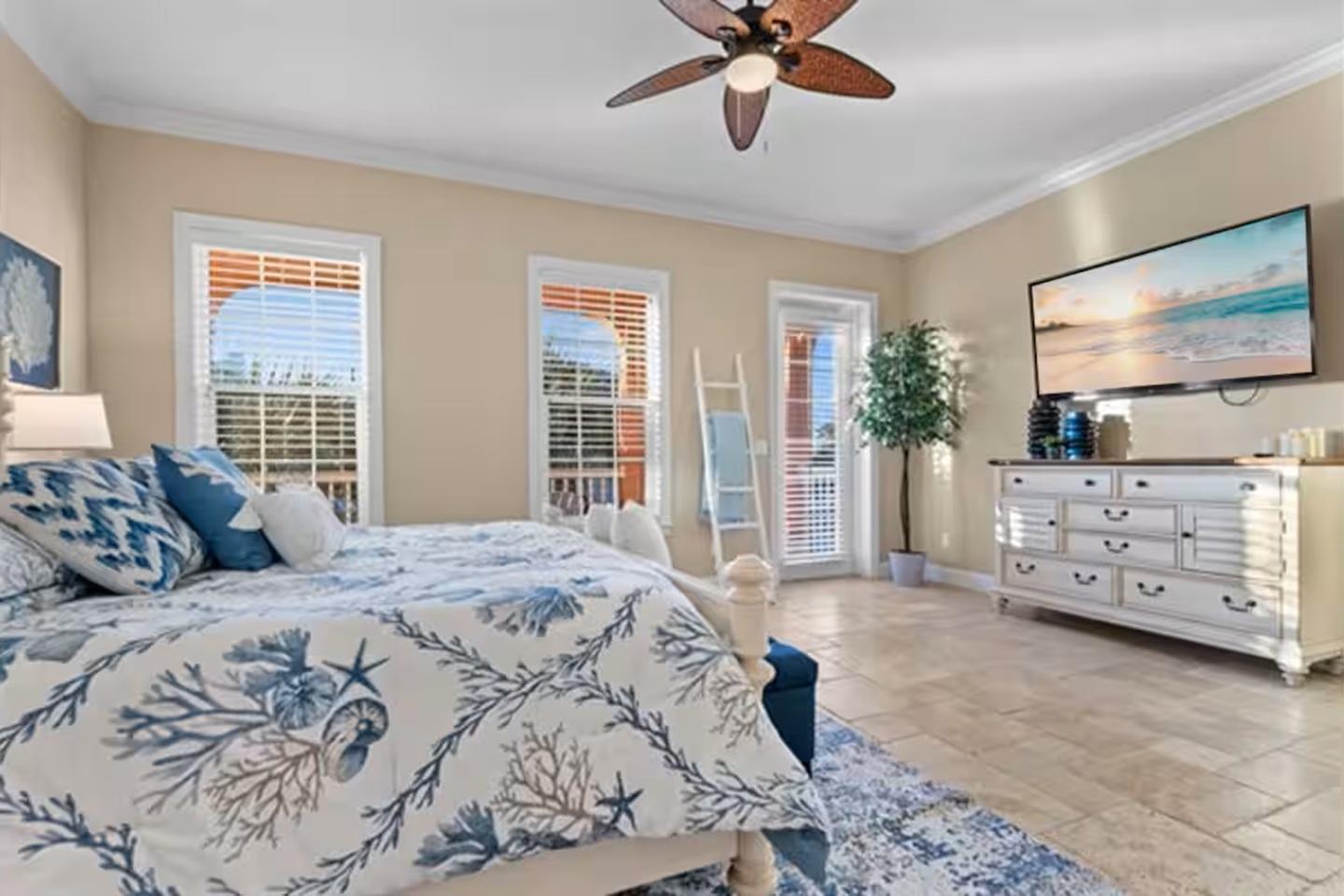 Wake up to coastal calm in this bright, spacious primary suite 🌊
Relax in a plush king bed, stream your favorites on the smart TV, and let the morning light set the tone for a perfect beach day.
