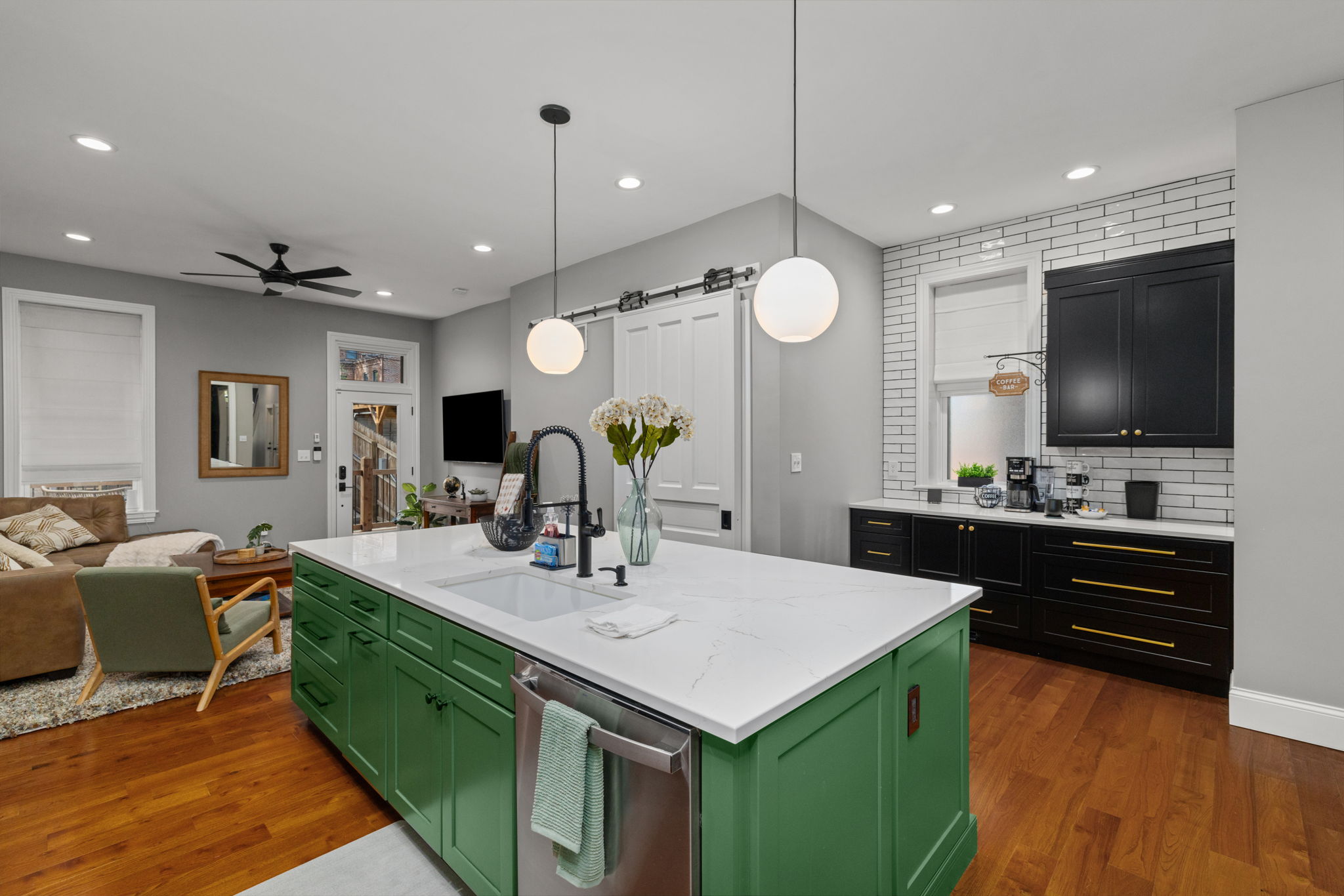 South 7th Place — Gourmet Kitchen & Gathering Space
