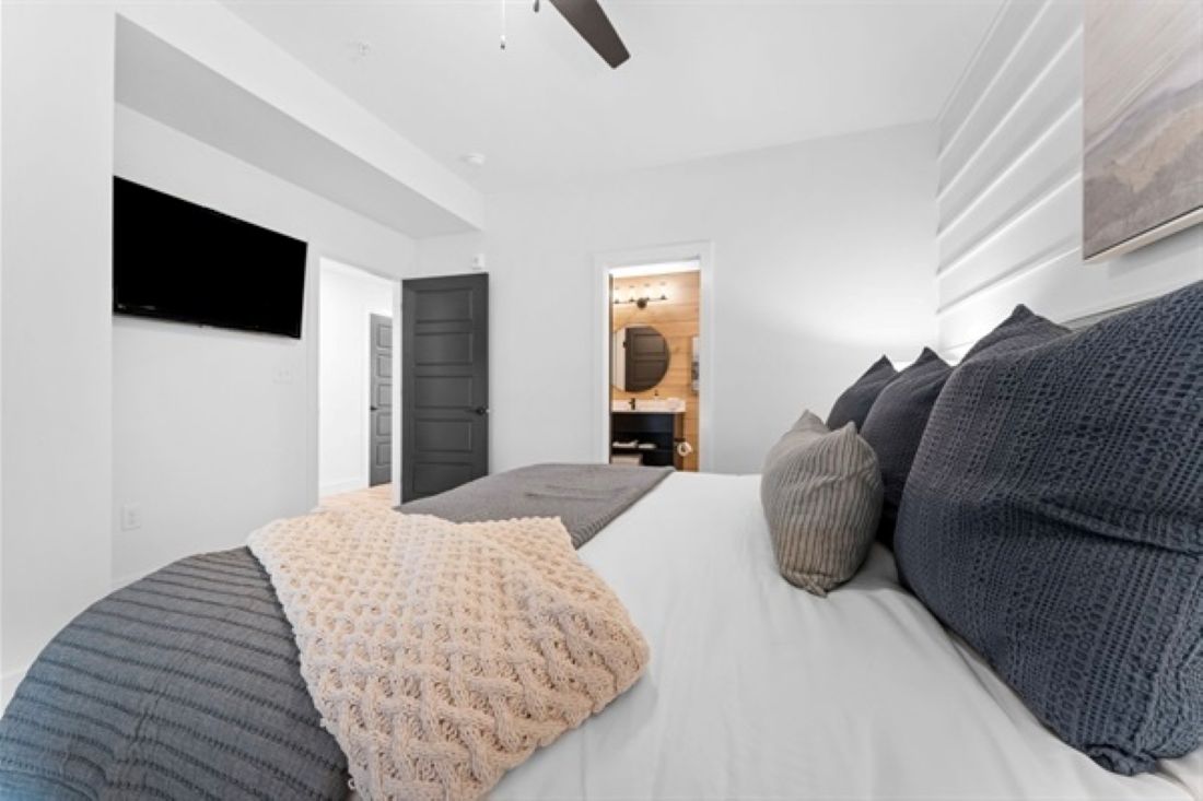 Large king bed with ensuite bathroom