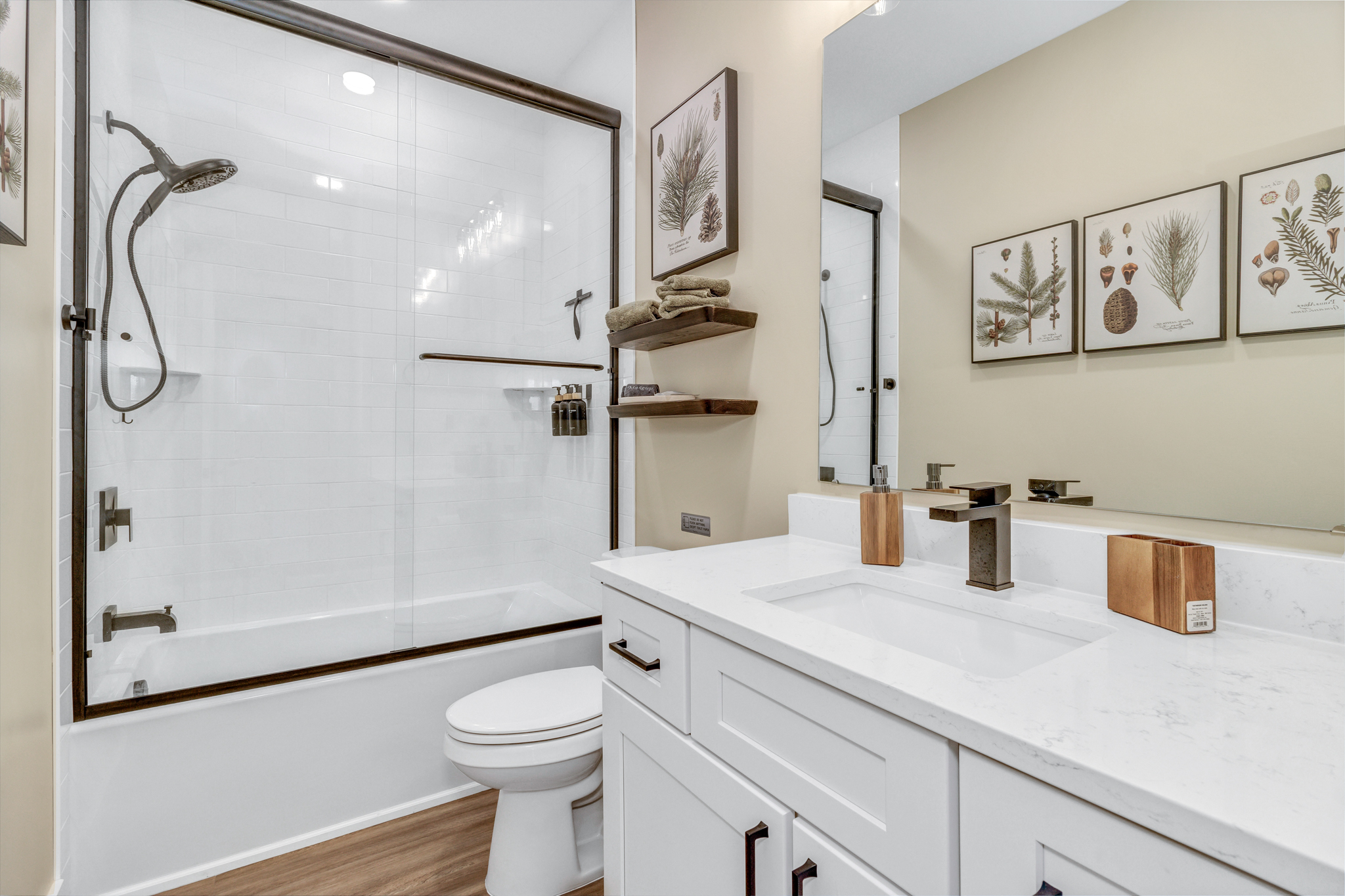 Second full Bathroom with Tub/Shower