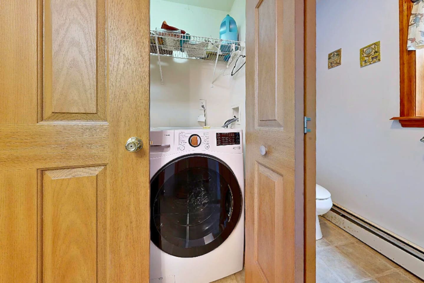 Full washer and dryer set to wash your clothes after on long day at the lake or a long day skiing the slopes!