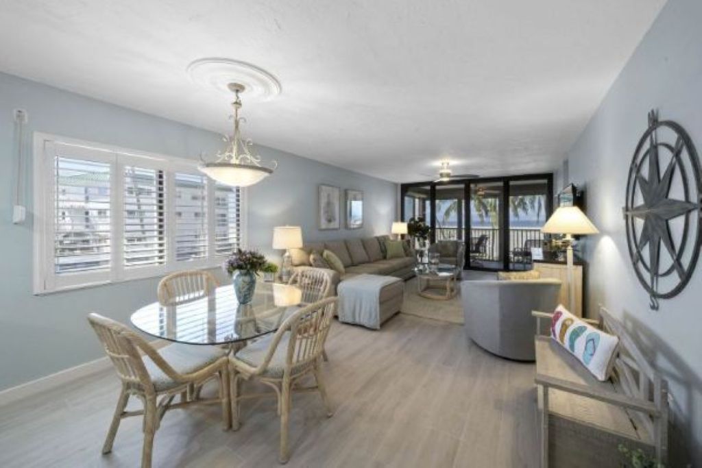 Sunset 100-Beautiful Beachfront 2-Bedroom Condo