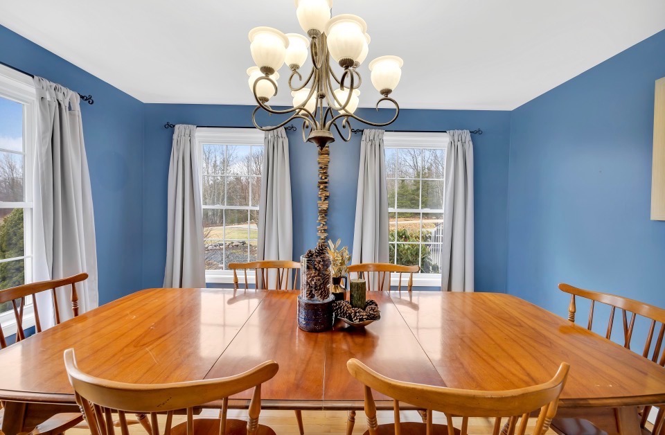 Dining room overlooking the lake