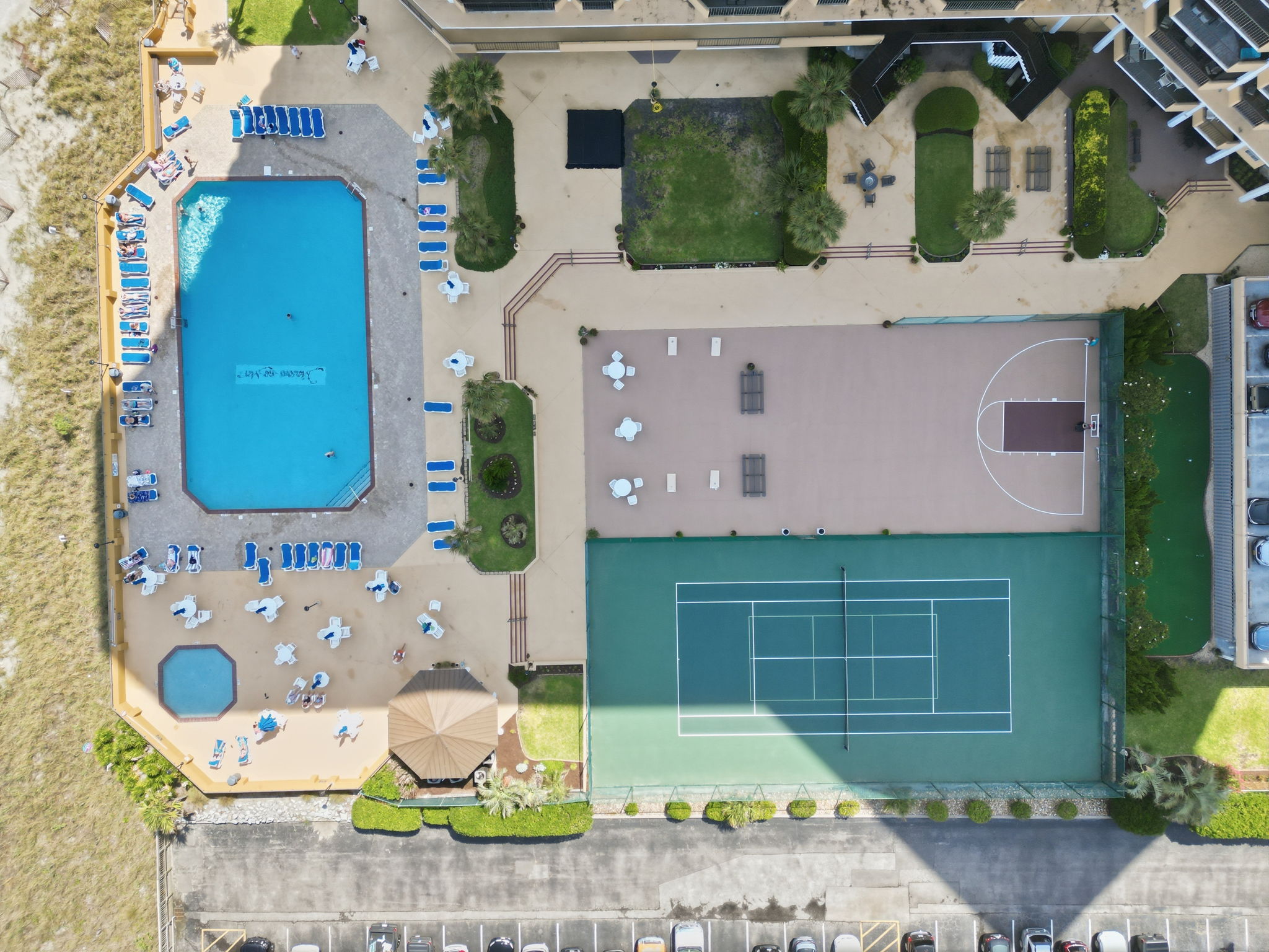 Oceanfront poo, tennis/pickleball courts, basketball and corn hole