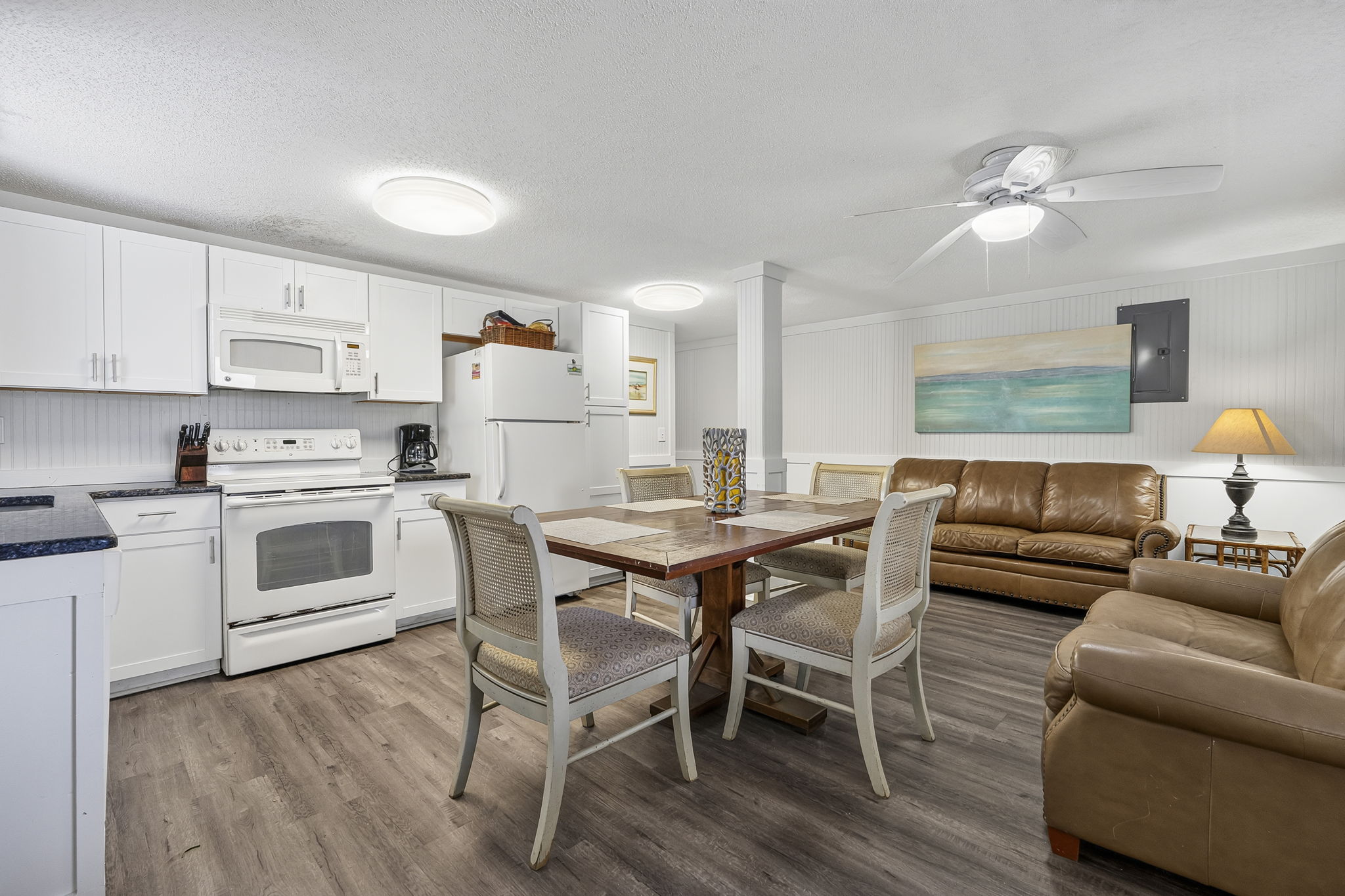 Full kitchen and living room with Smart TV Unit 1