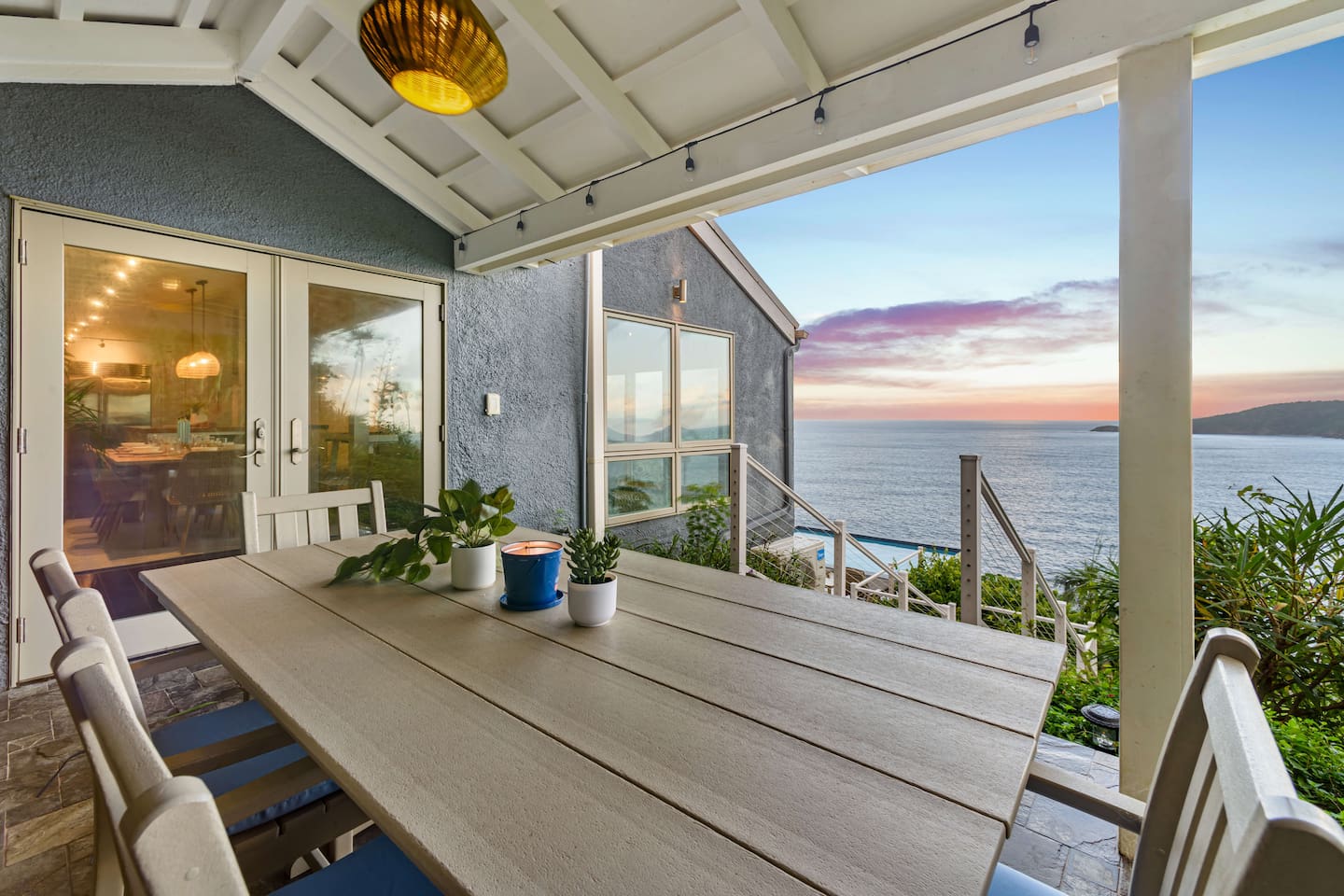 Outdoor dining area, perfect for sunsets! 