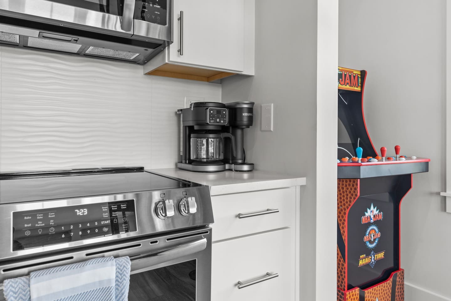 Early riser? We’ve got you covered. The game room kitchen features a Keurig Duo coffee maker, so your first cup of coffee is always just a few steps away.