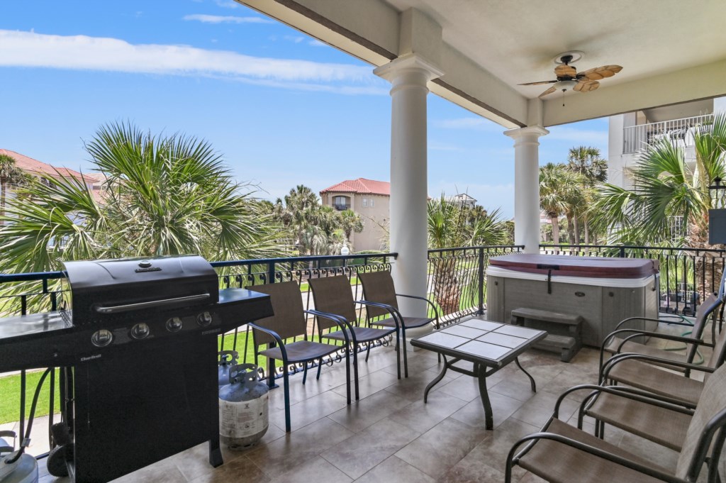 Private balcony with BBQ grill (propane provided)