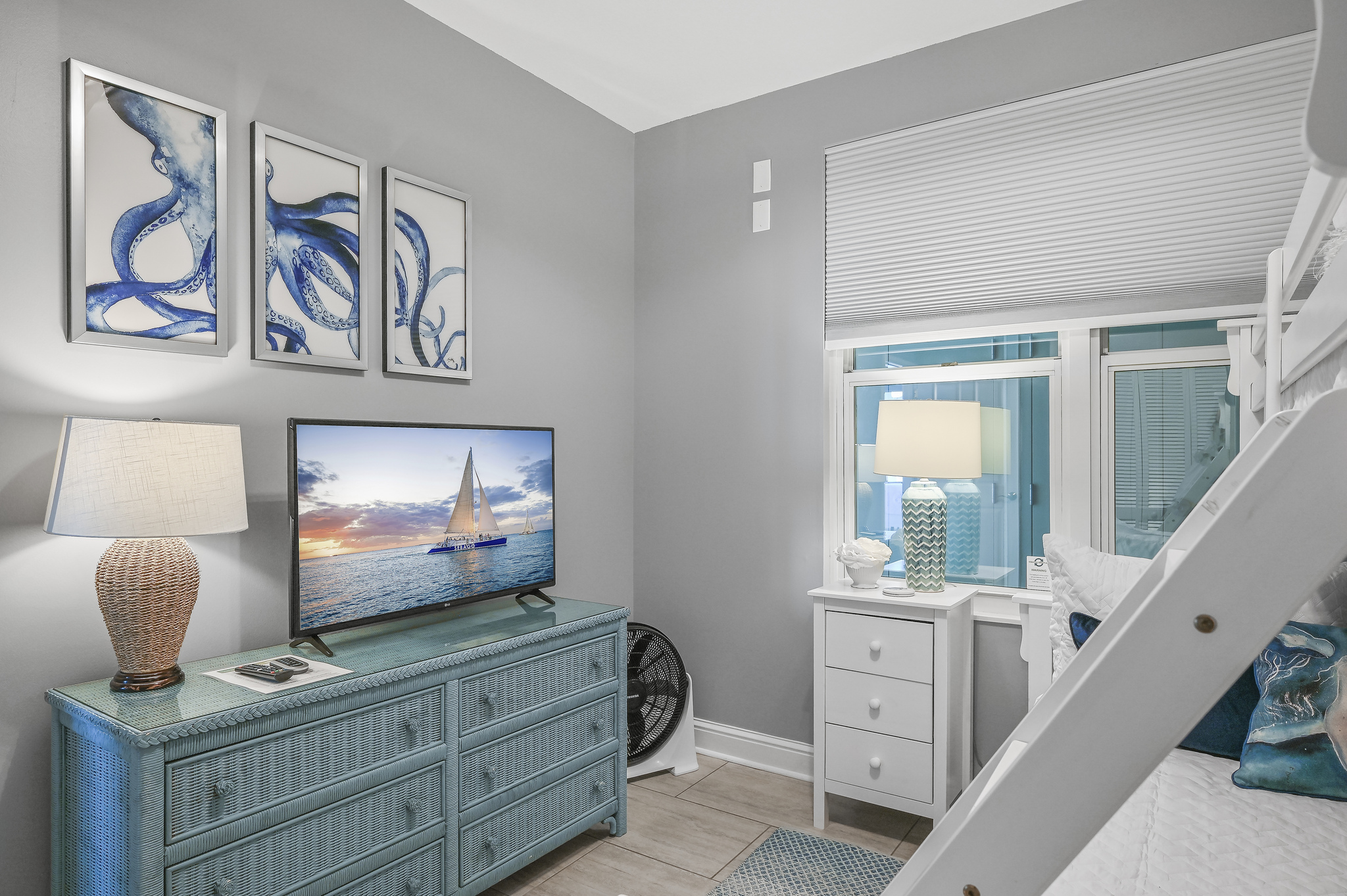 TWIN over QUEEN bunk room with Smart TV, private bath