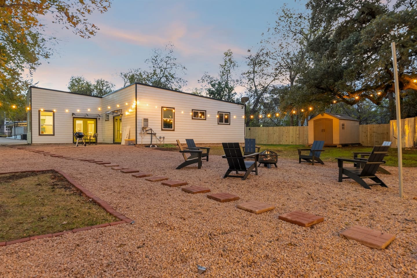 Bonfires & String Lights: Your Perfect Night Awaits