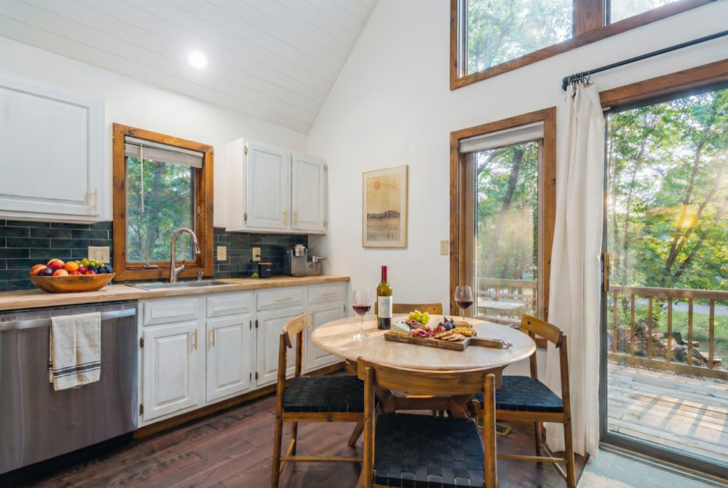 Comfortable seating for up to 4 at the dining table