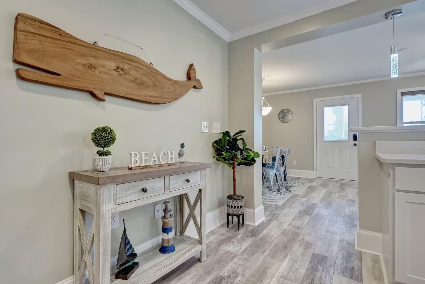 Fun, Beachy décor