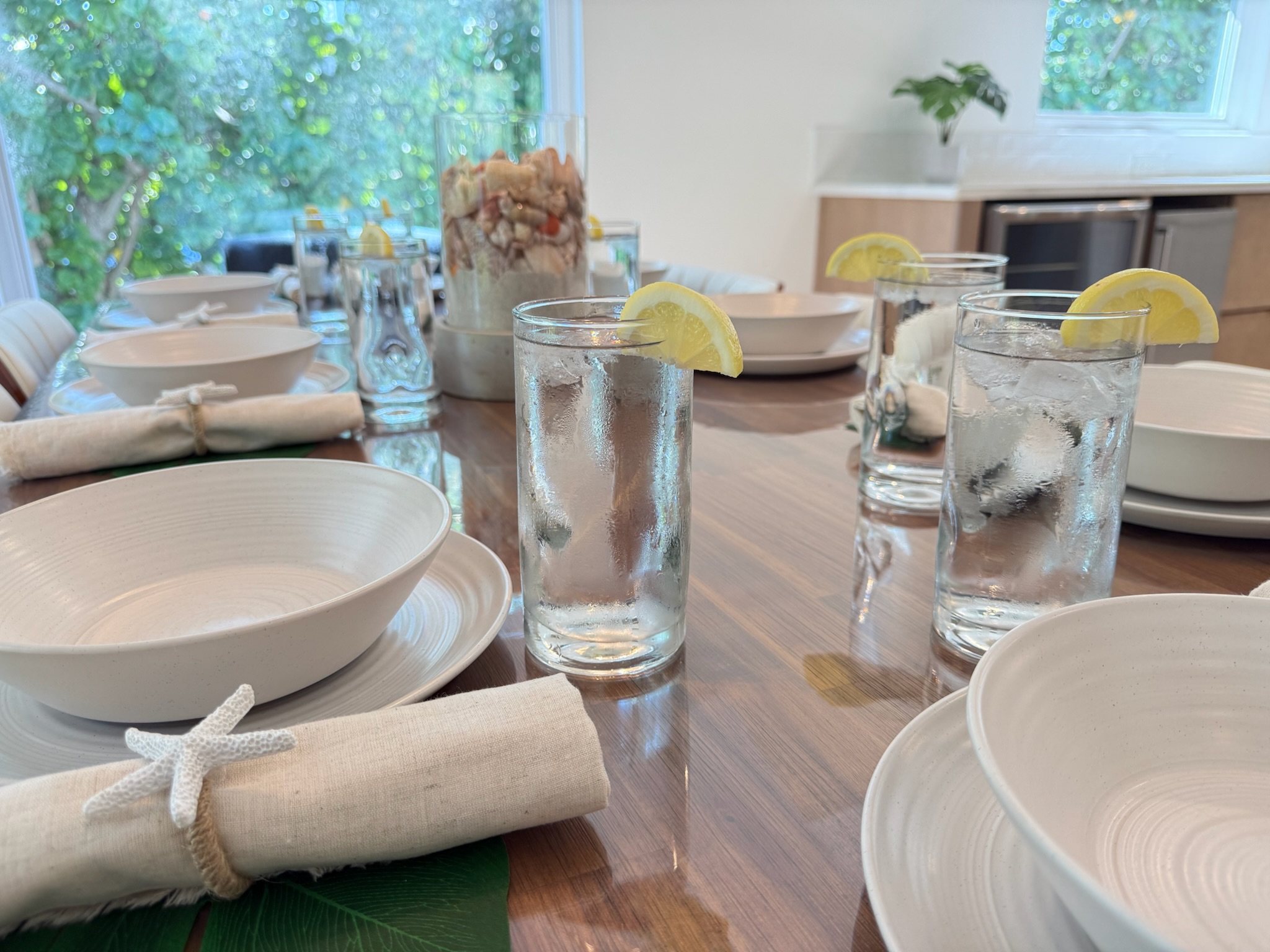 Gather around the table and enjoy the views of the swaying palms and lush greenery