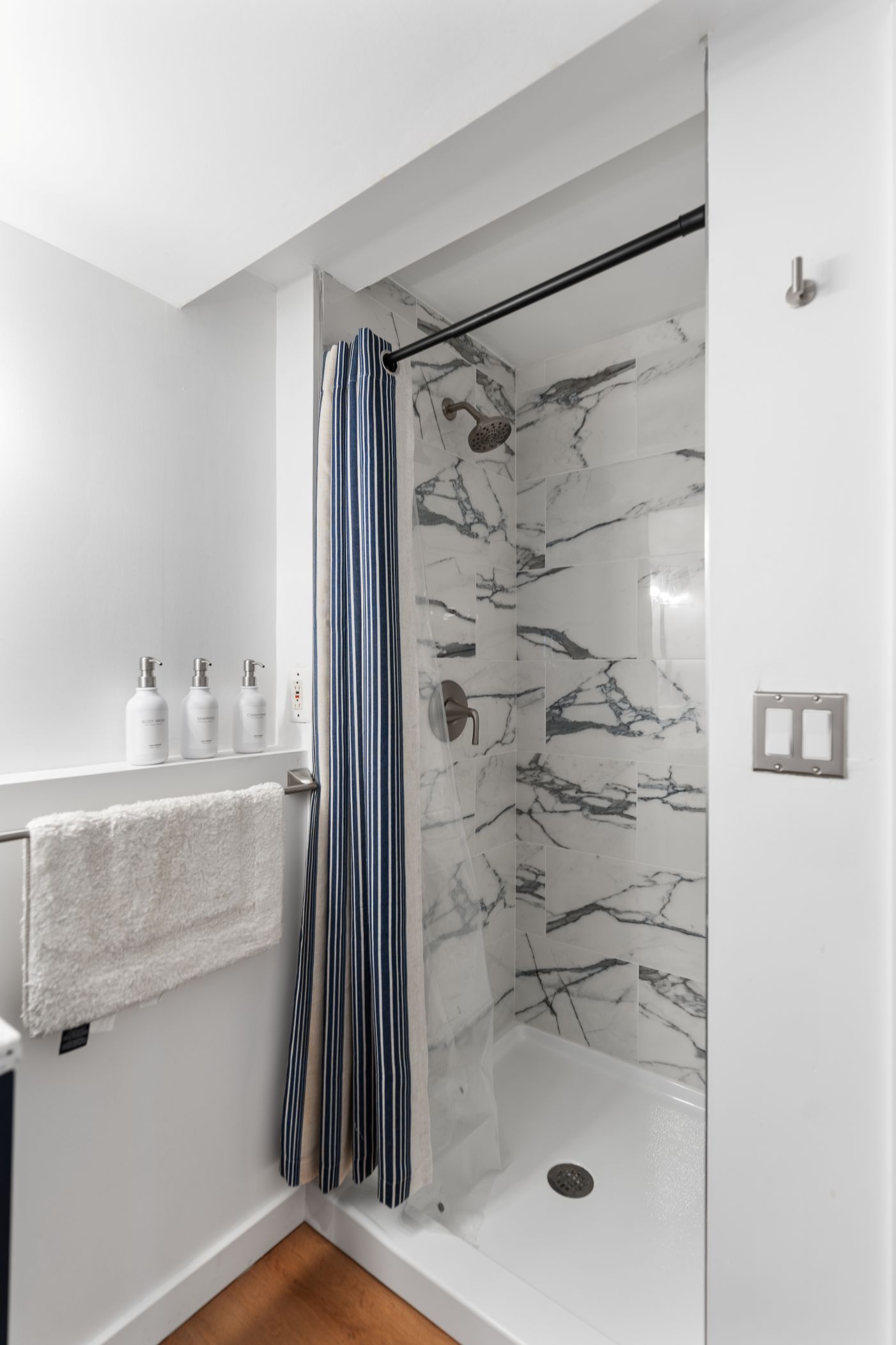 Lower level bathroom includes a full tiled shower