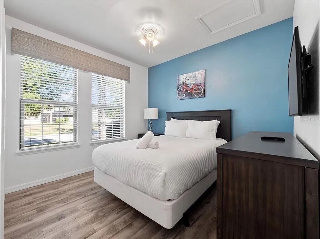 Spacious Queen bedroom on the first floor