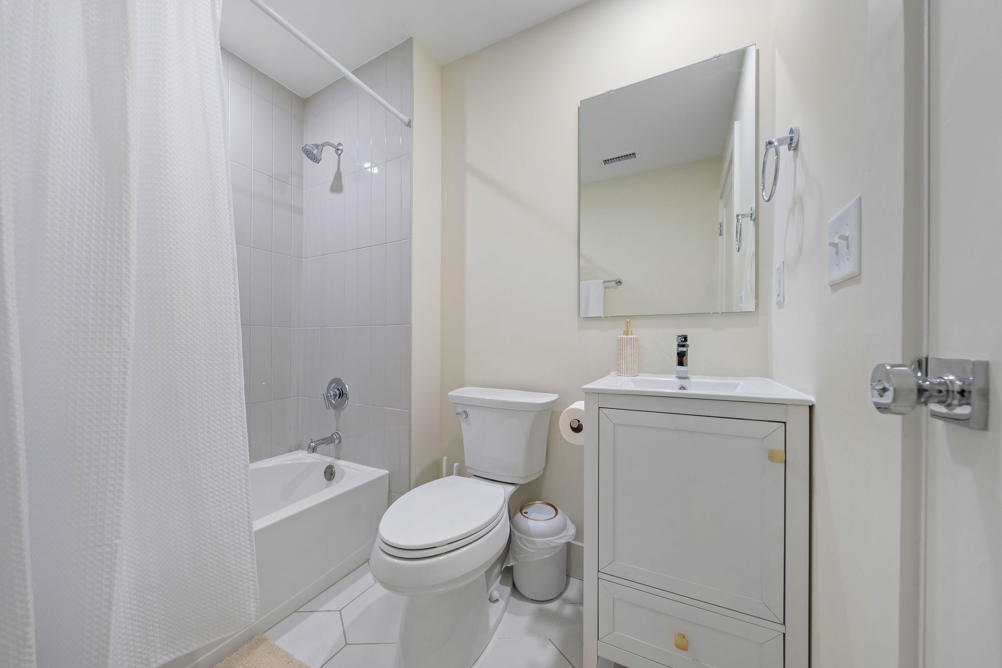 Starter Soaps provided - Bathroom 2