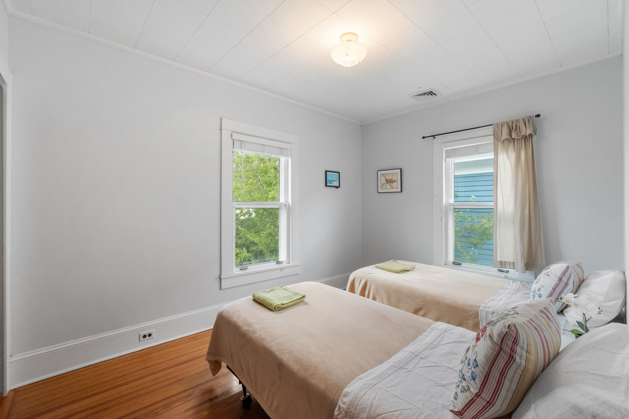 Twin bedroom