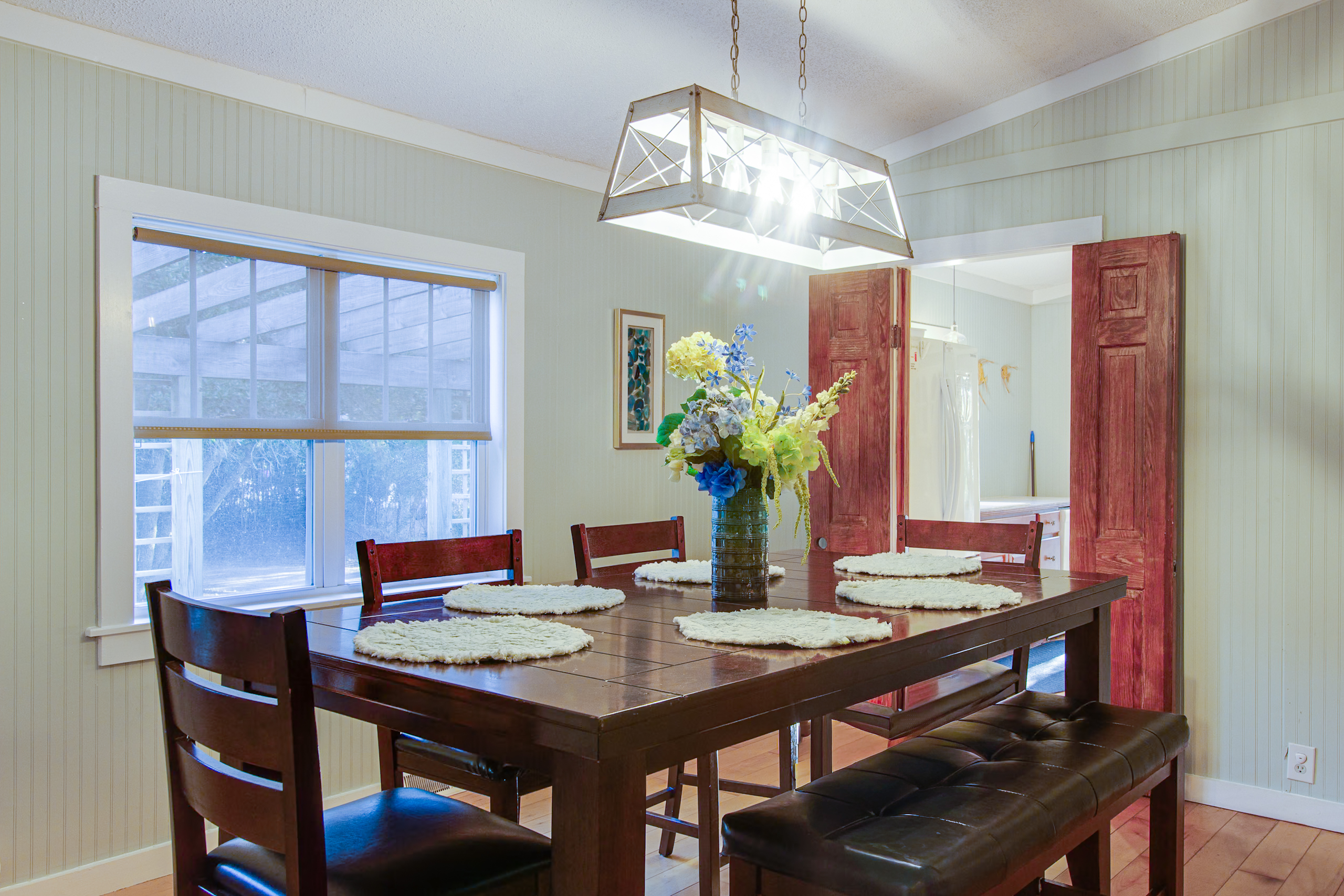 Dining Room: Seating for 6