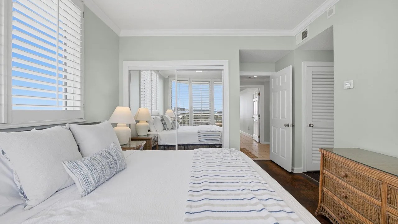 3rd Bdrm En-Suite with King Bed 