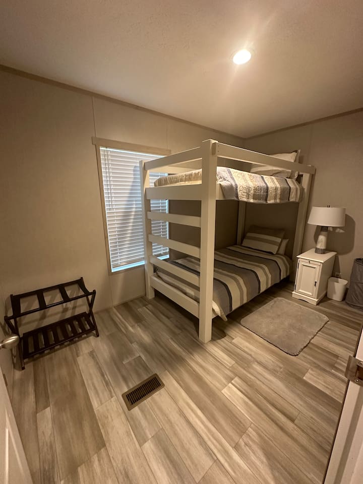 second bedroom bunks(twin)