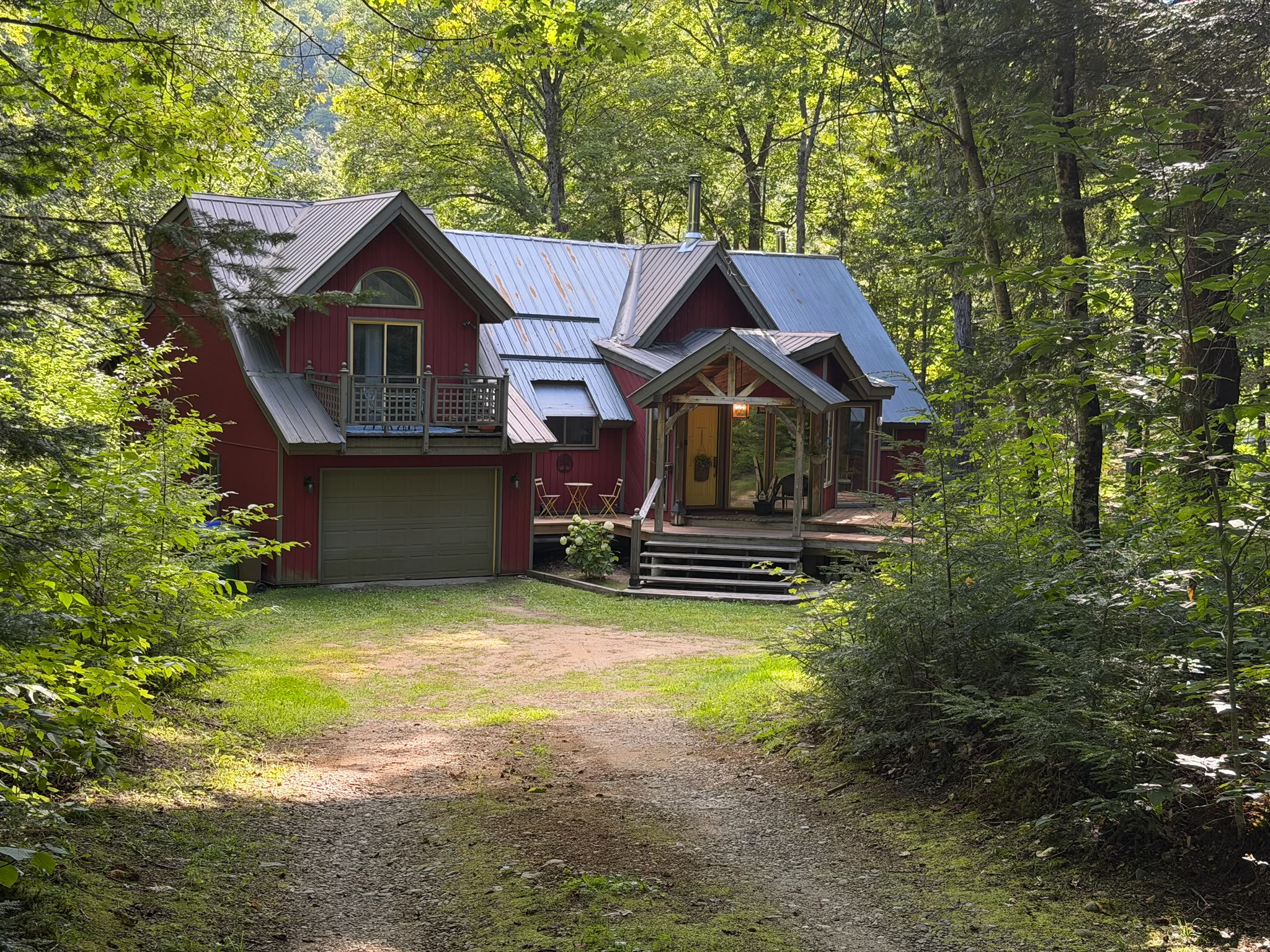 Cottage summer view from driveway