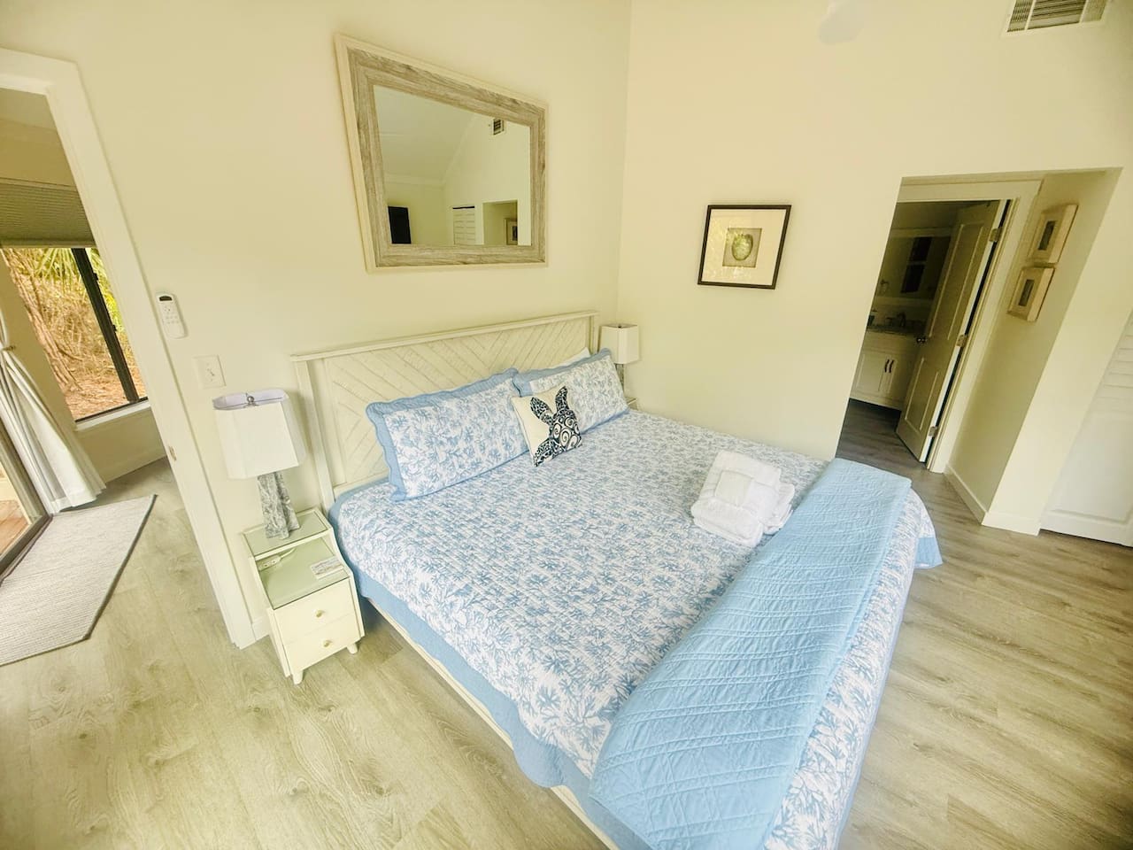 Queen bedroom