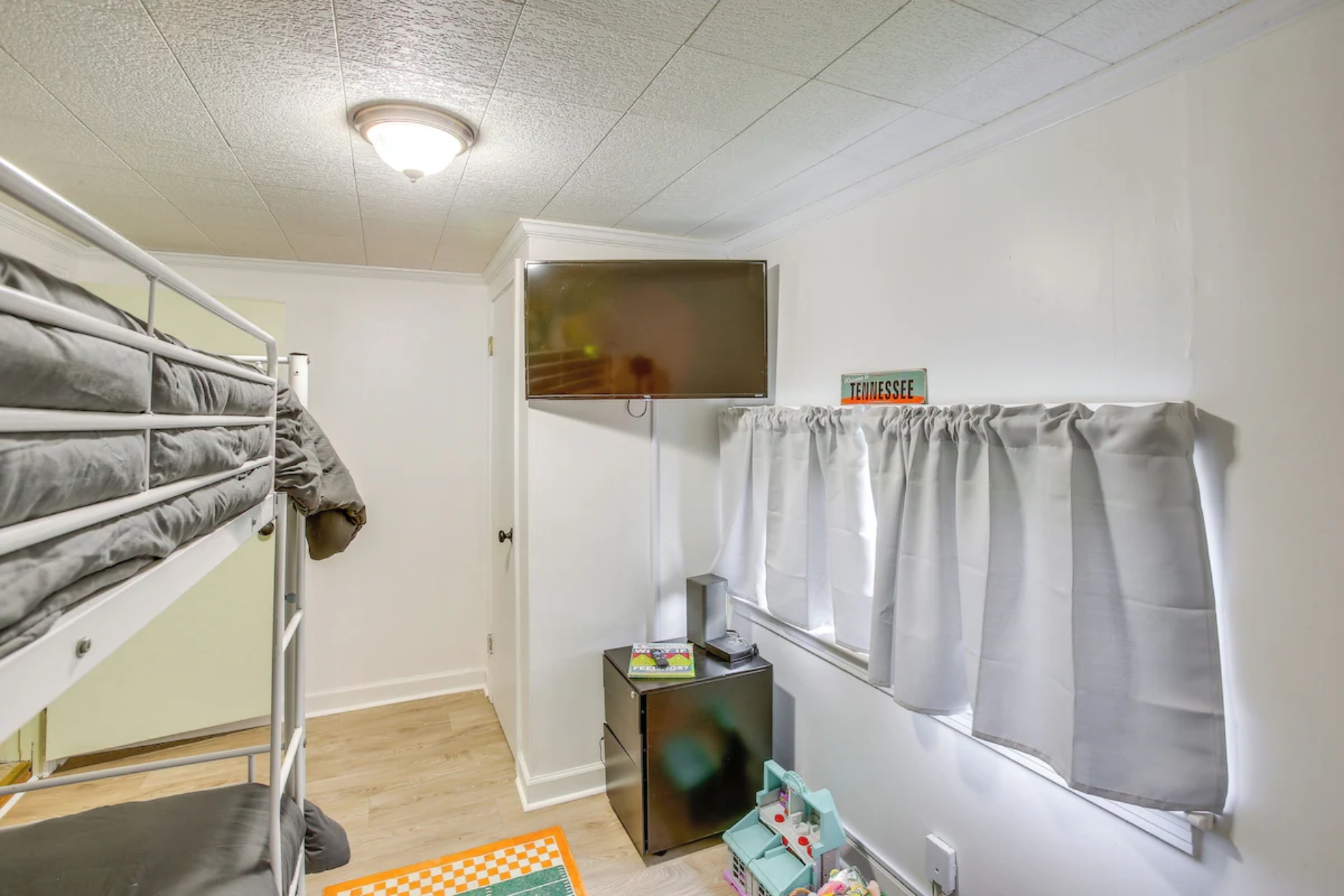 3rd bedroom with twin bunks