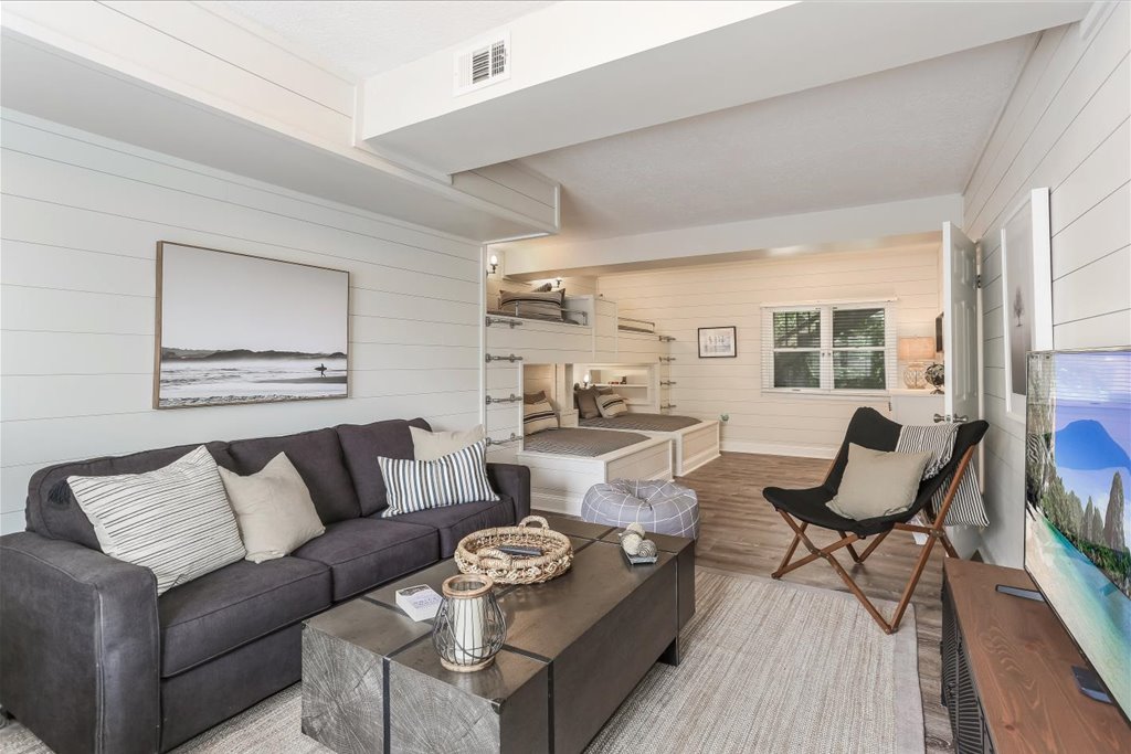 Bunk Room & Sitting Area