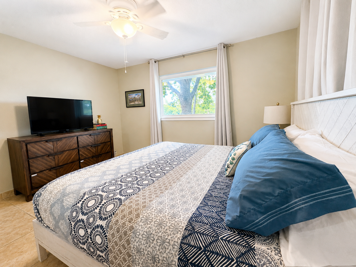 King bedroom w/ smart TV, darkening curtains, and lake view