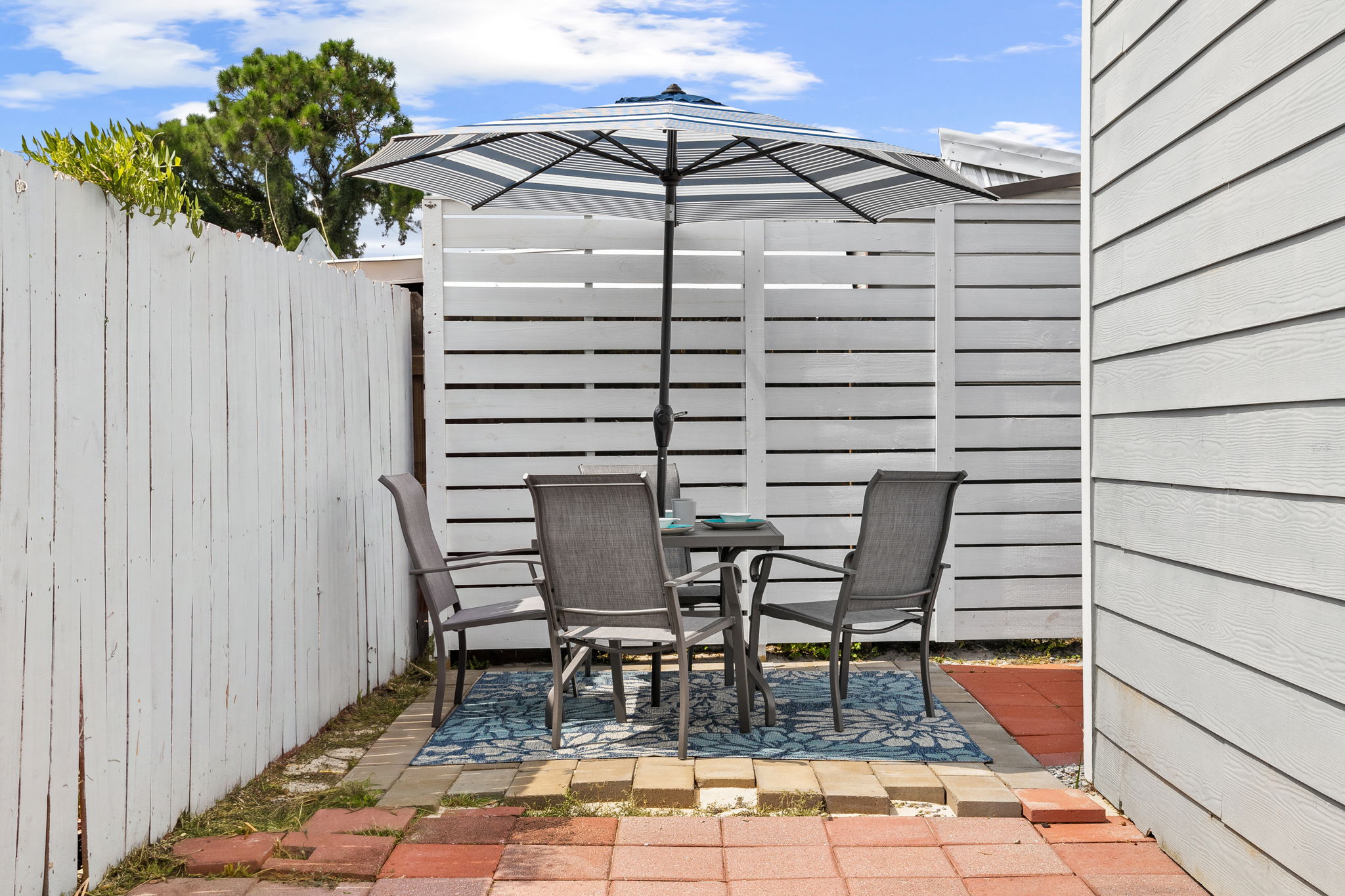 The outdoor patio has seating for 4