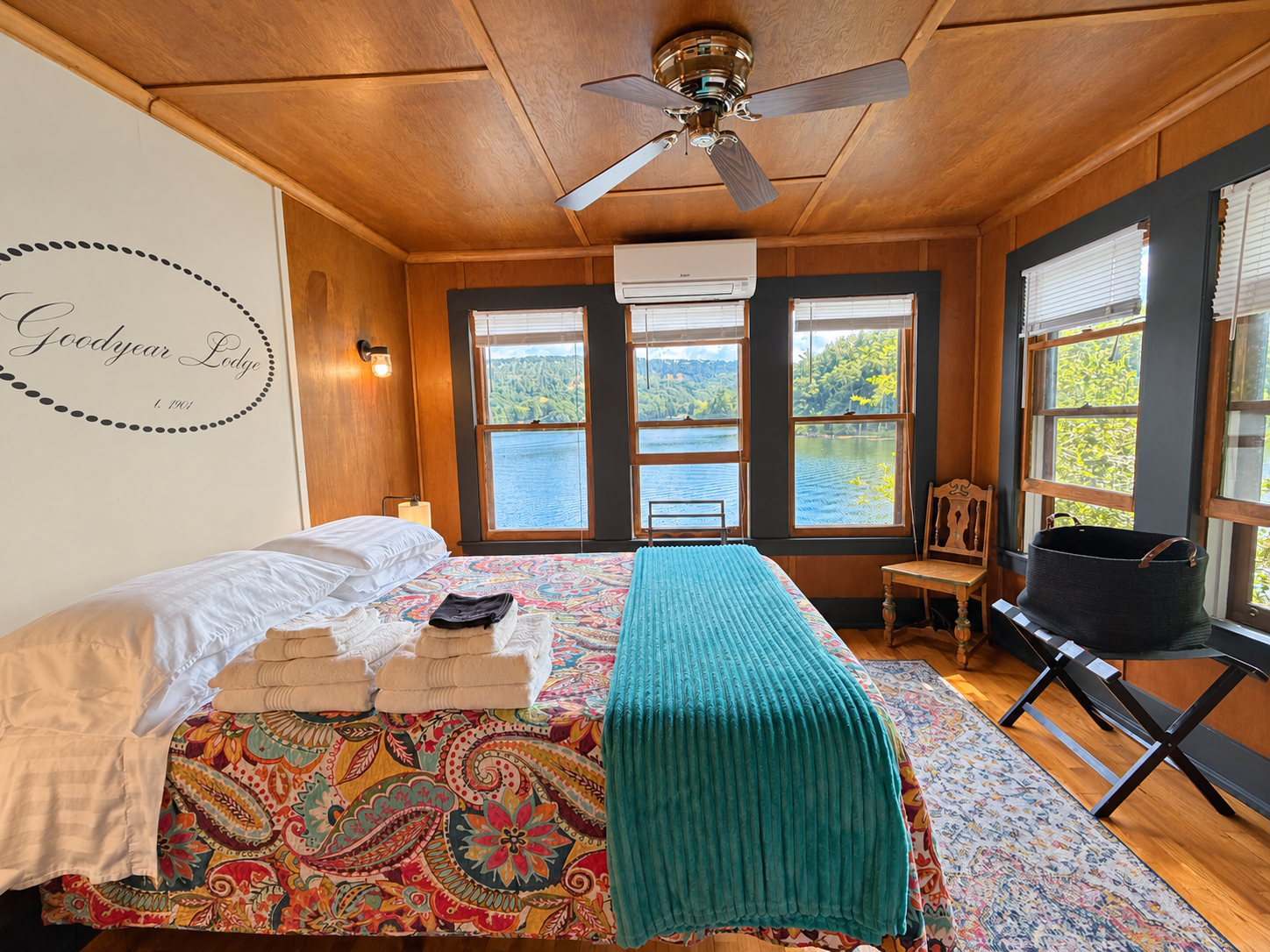 2nd Floor - 2 Bedroom Suite #2 - 1 queen bedroom