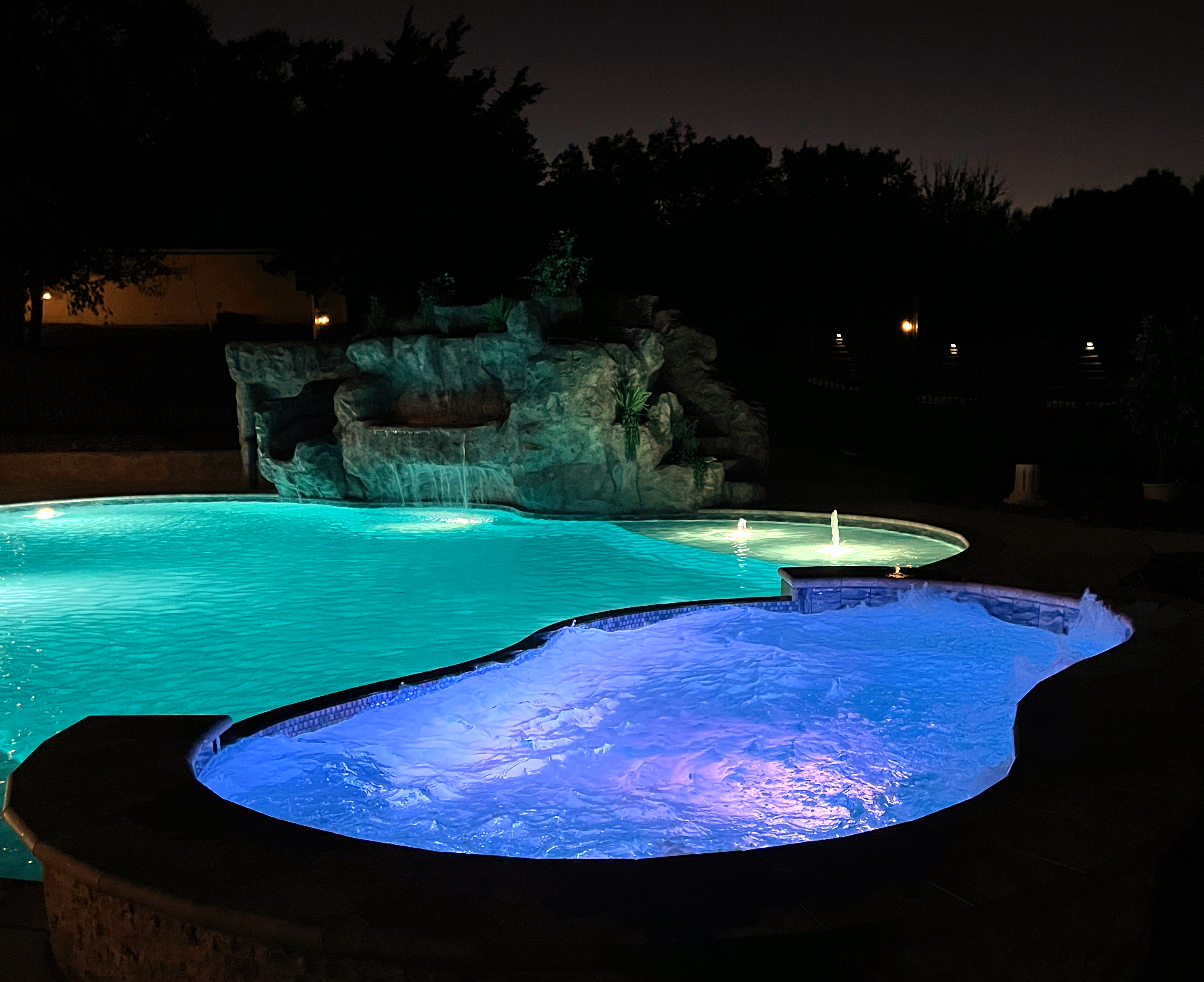 Hot tub for 20 for night time relaxation and hanging out