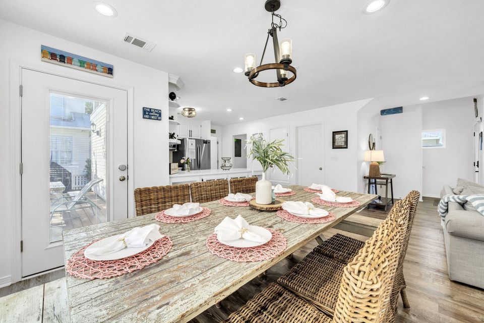 Enjoy food and drinks with family or friends