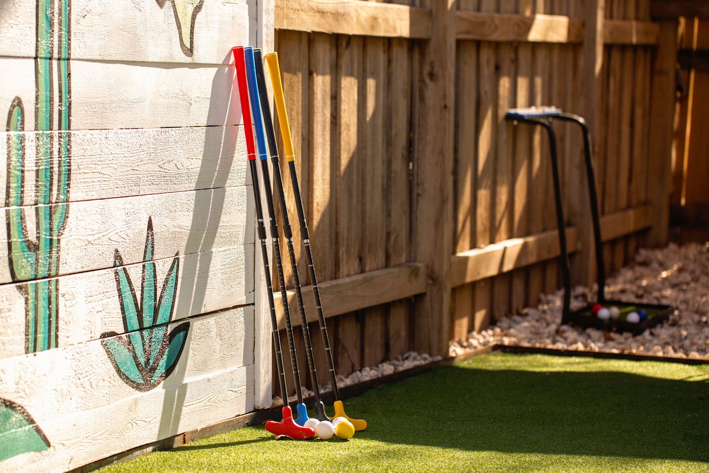 Mini golf, anyone? ⛳️ Our custom putting green setup is perfect for some friendly competition and laid-back fun in the Texas sun!
