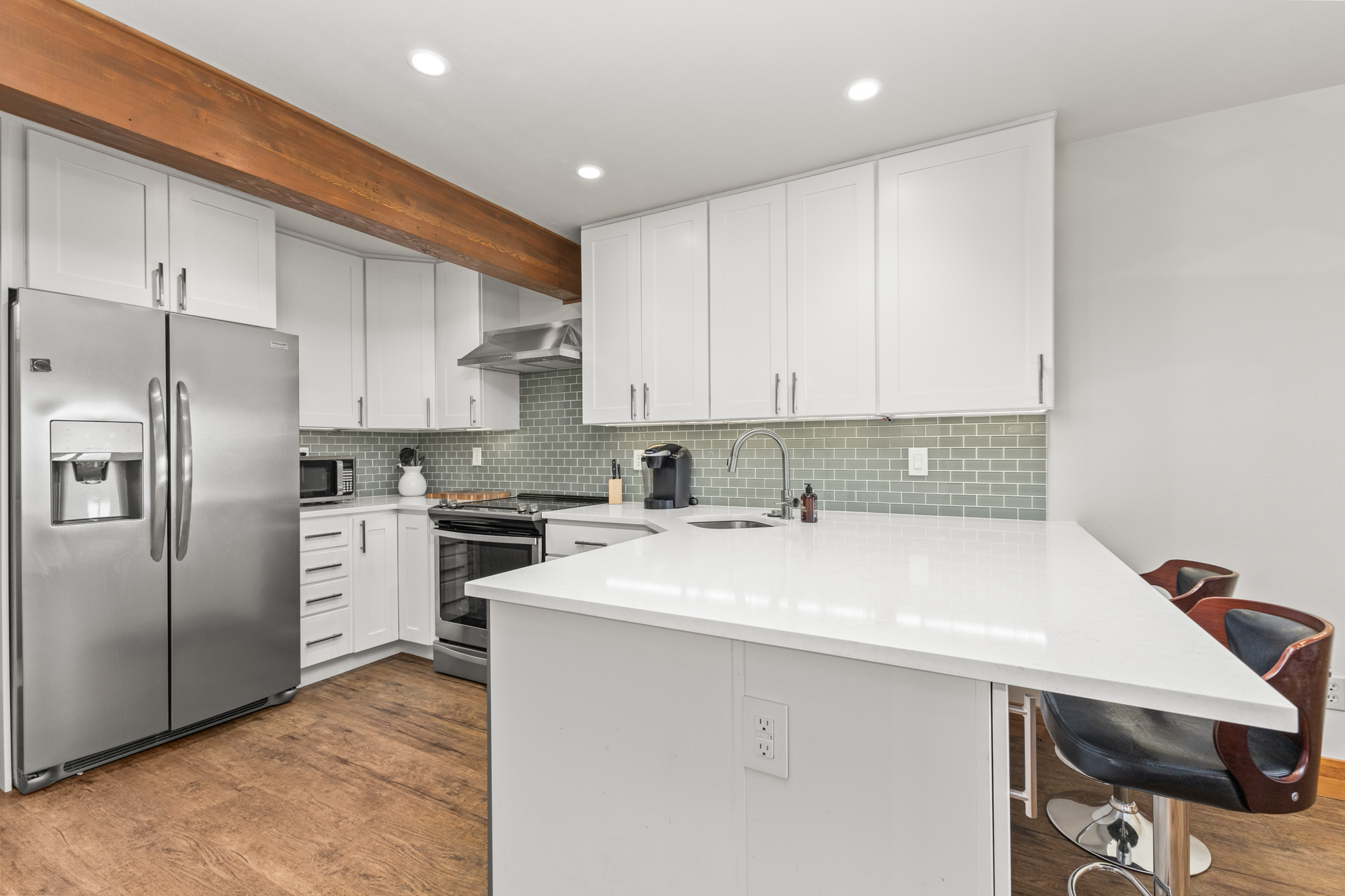 Modern Kitchen | Breakfast bar for 2