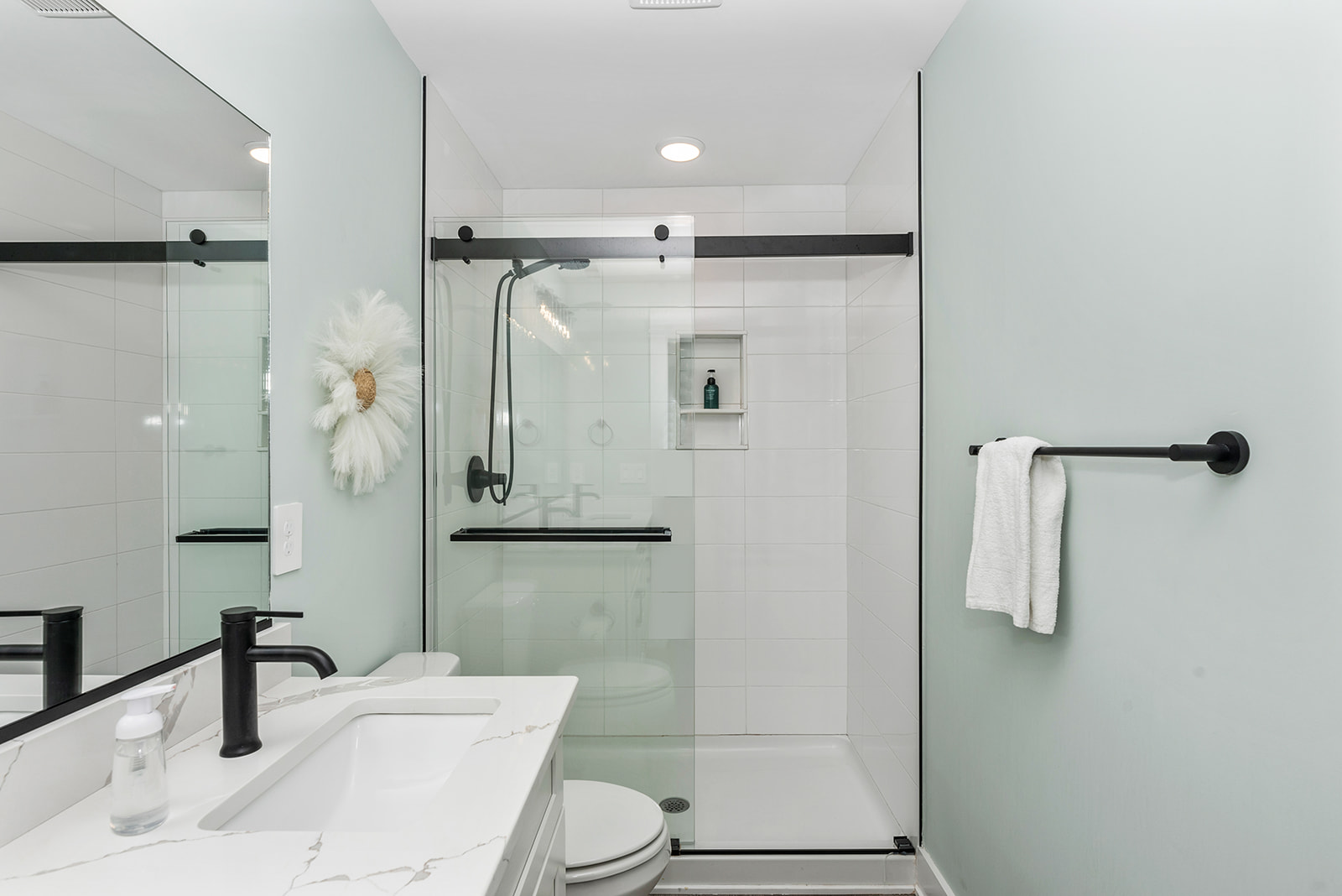 Primary Bedroom Bathrom