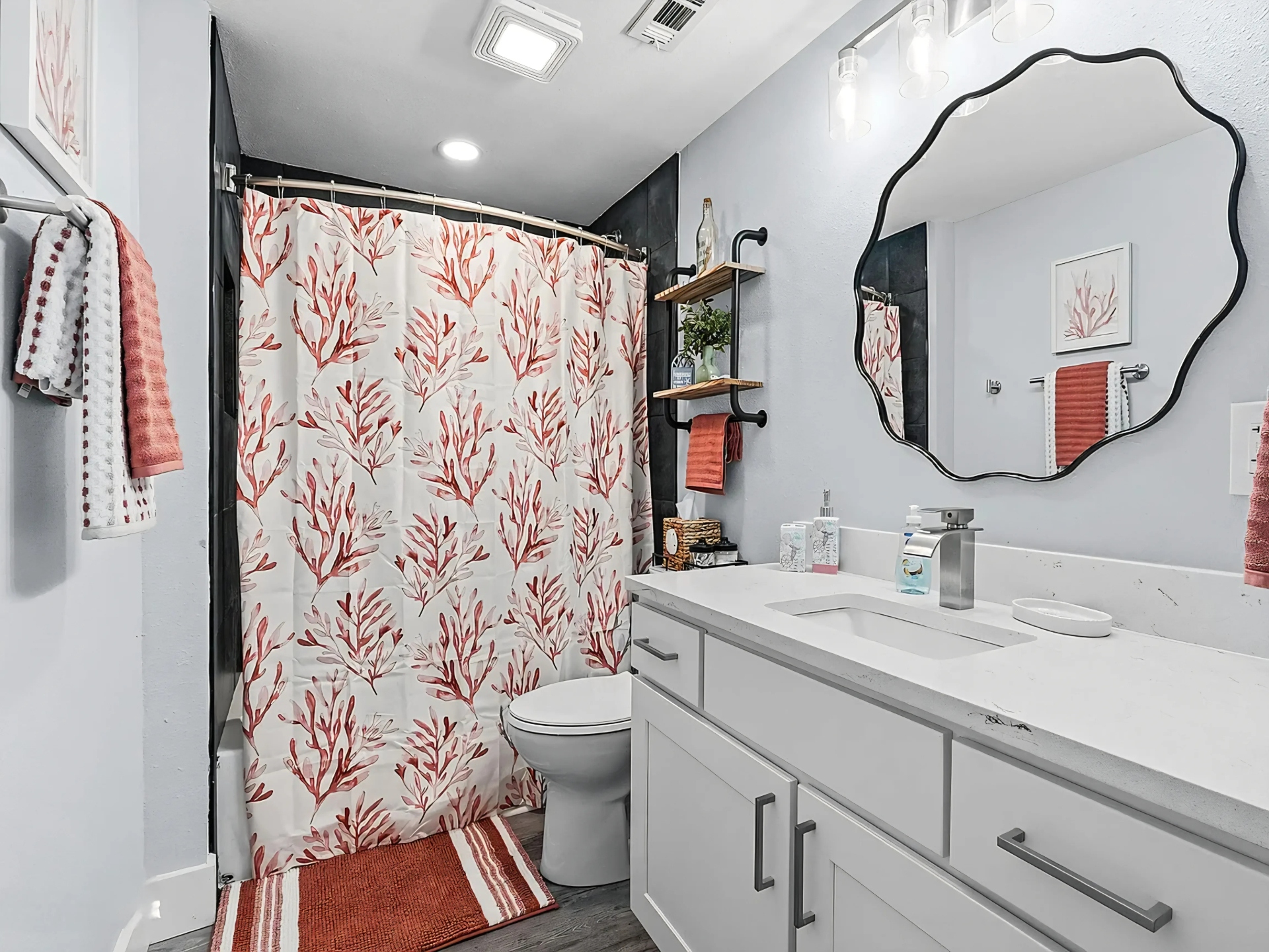 Biltmore Beach Coastal (2nd floor) full bathroom