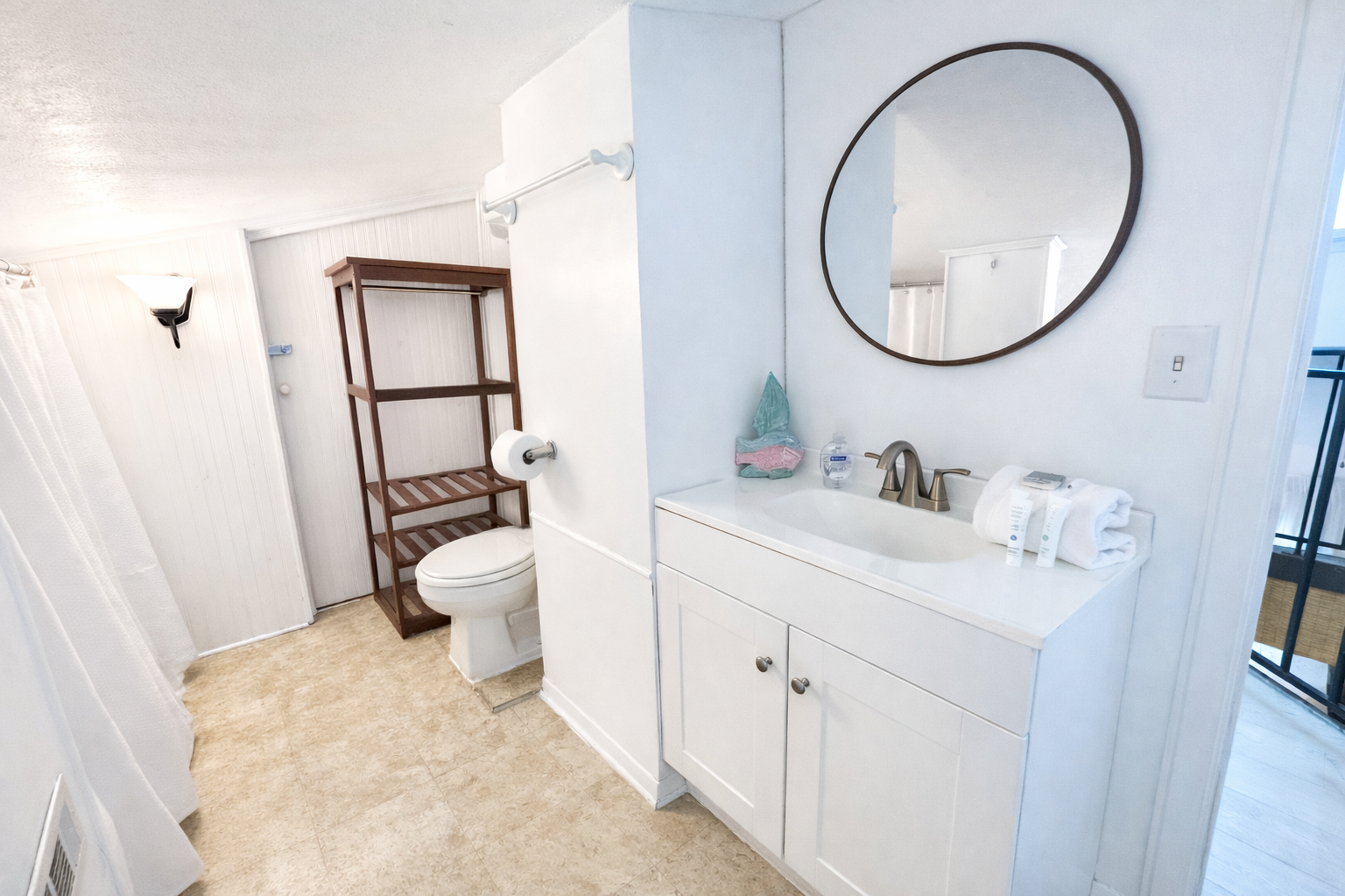 Full bath in loft